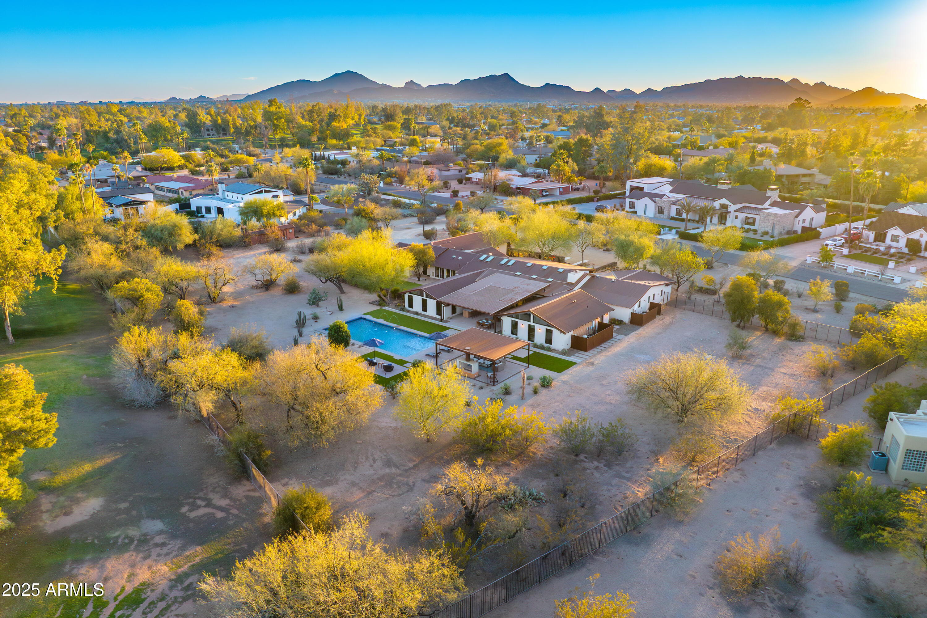 11801 N SUNDOWN Drive