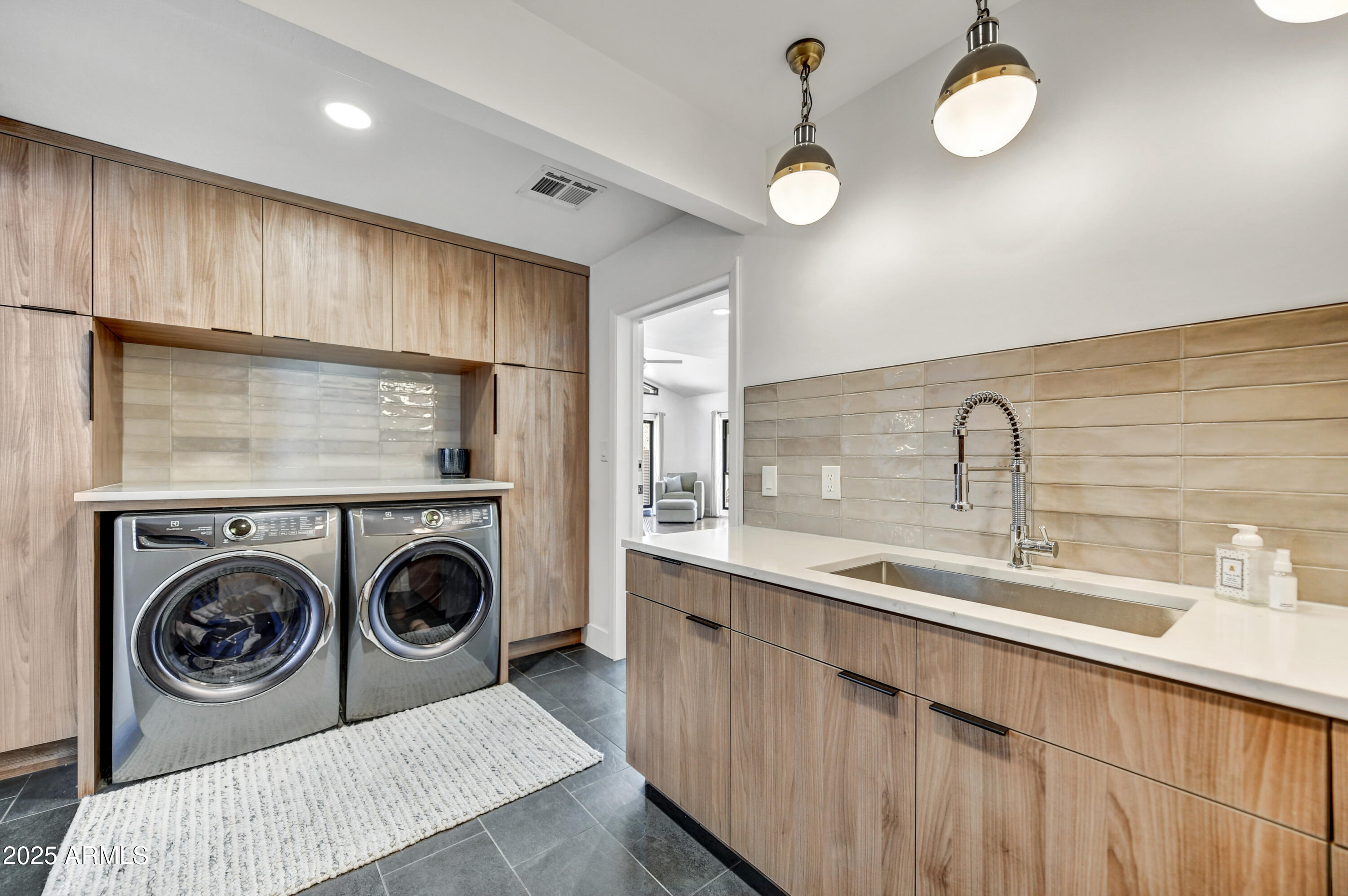 11801 N SUNDOWN Drive