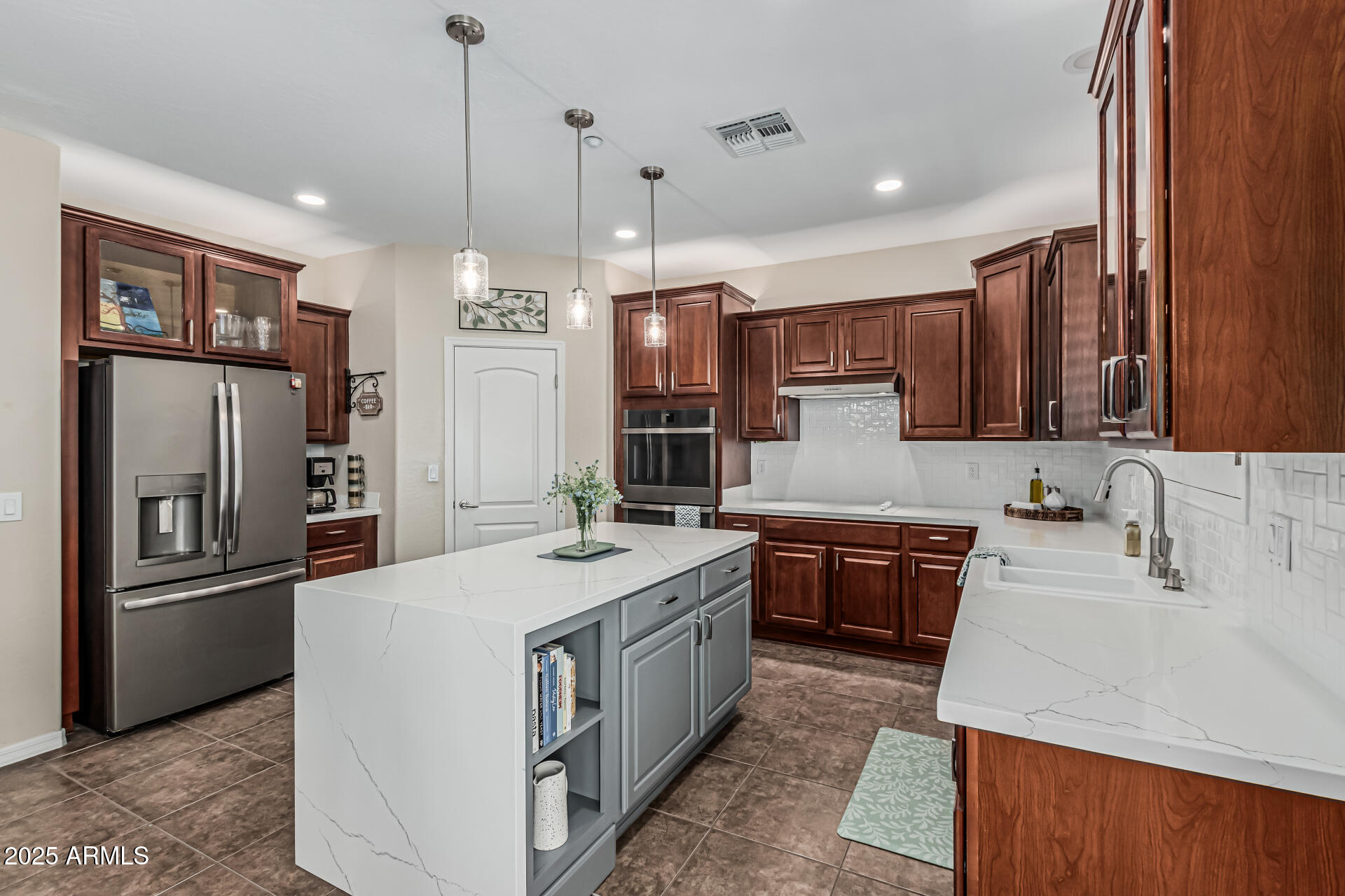 9113 W WHITE FEATHER Lane