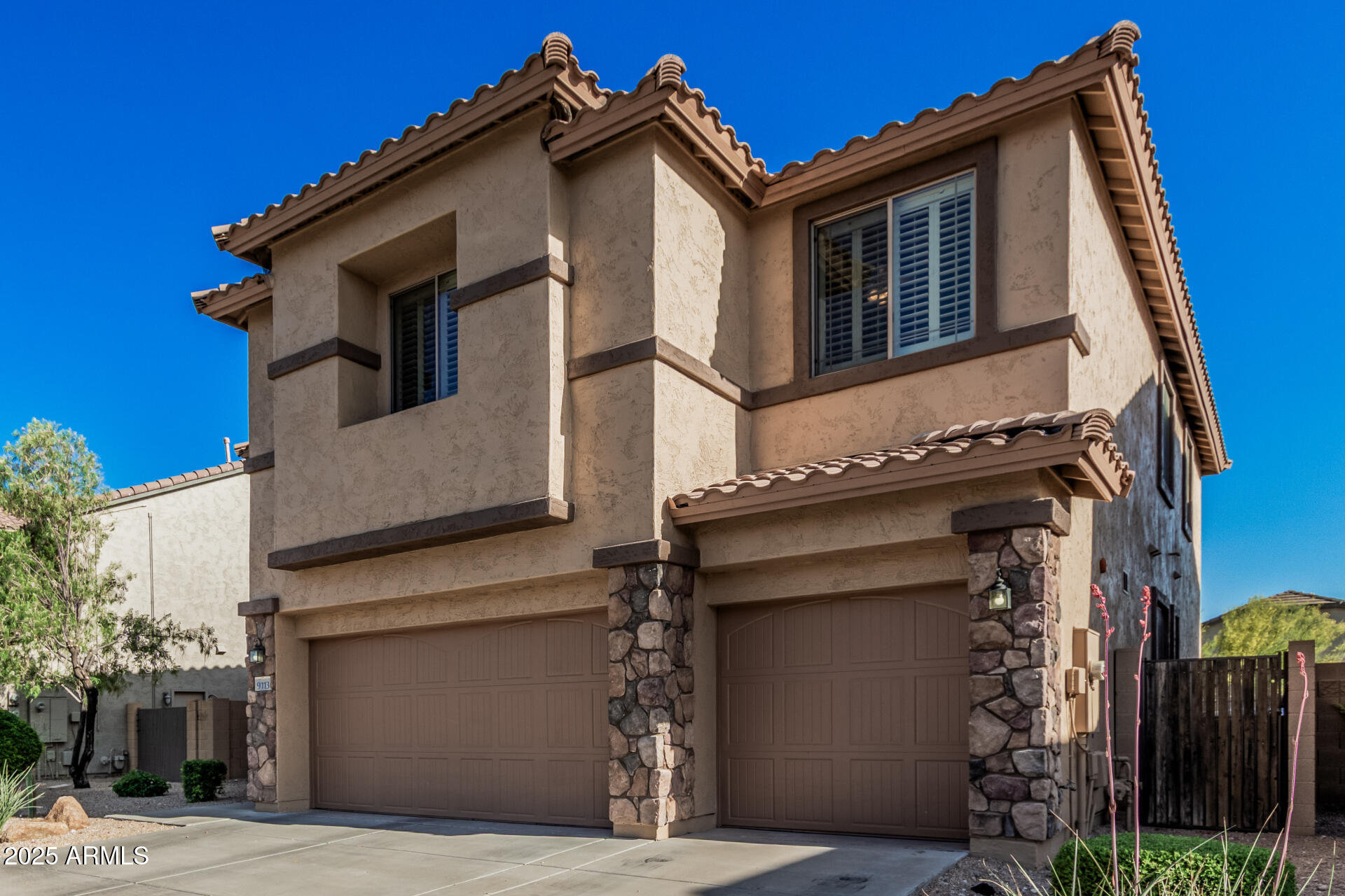 9113 W WHITE FEATHER Lane