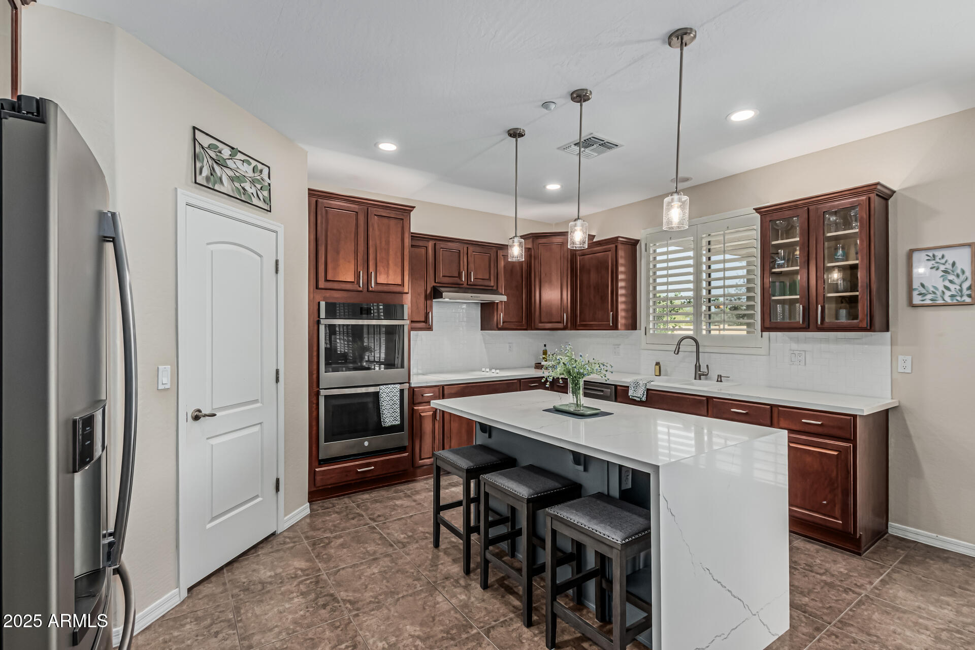 9113 W WHITE FEATHER Lane