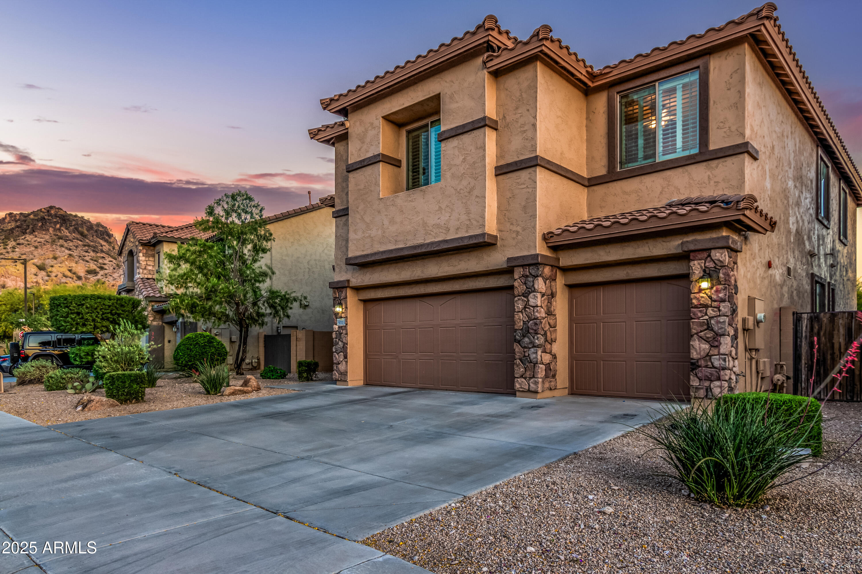 9113 W WHITE FEATHER Lane