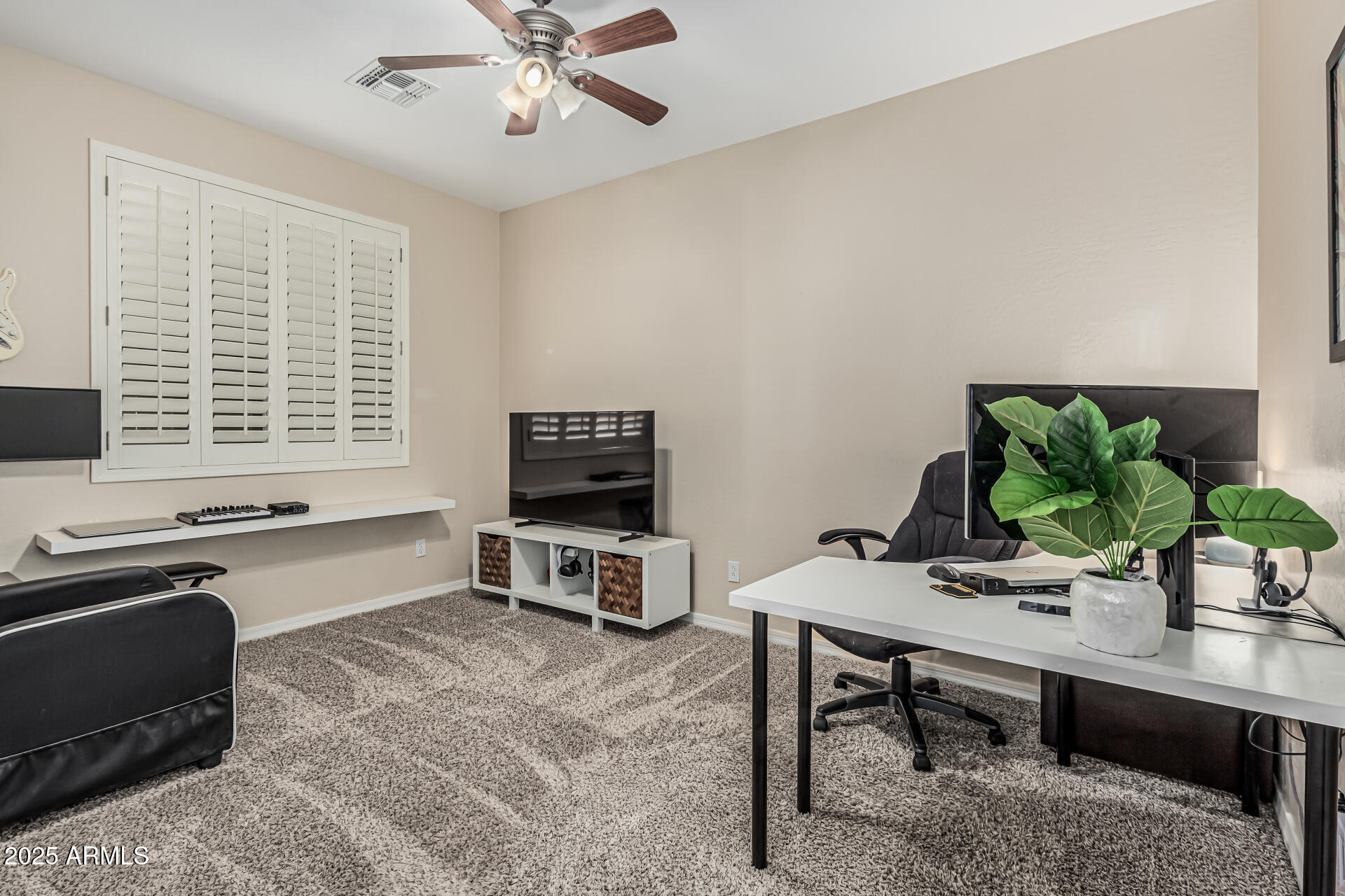 9113 W WHITE FEATHER Lane