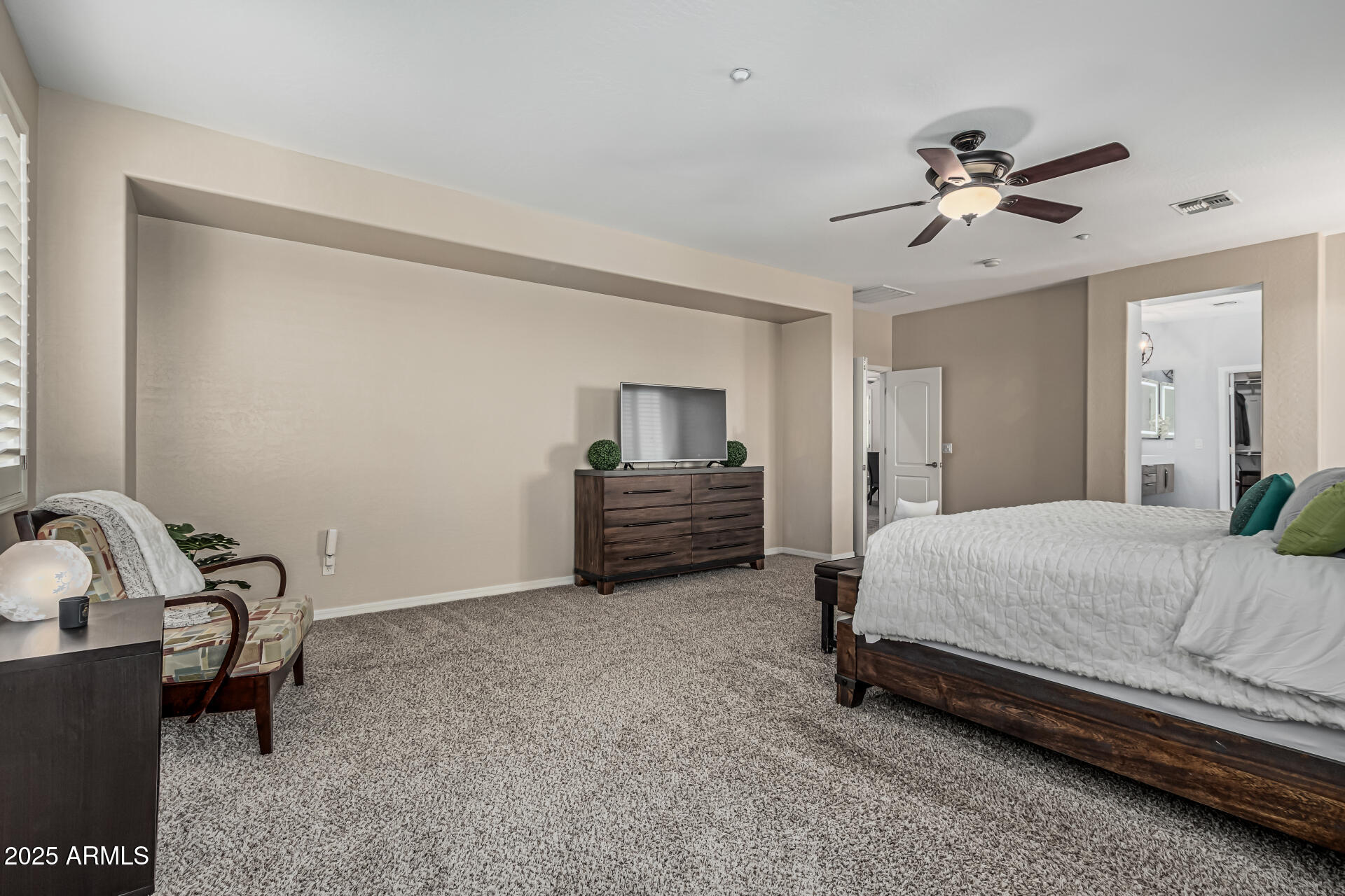 9113 W WHITE FEATHER Lane