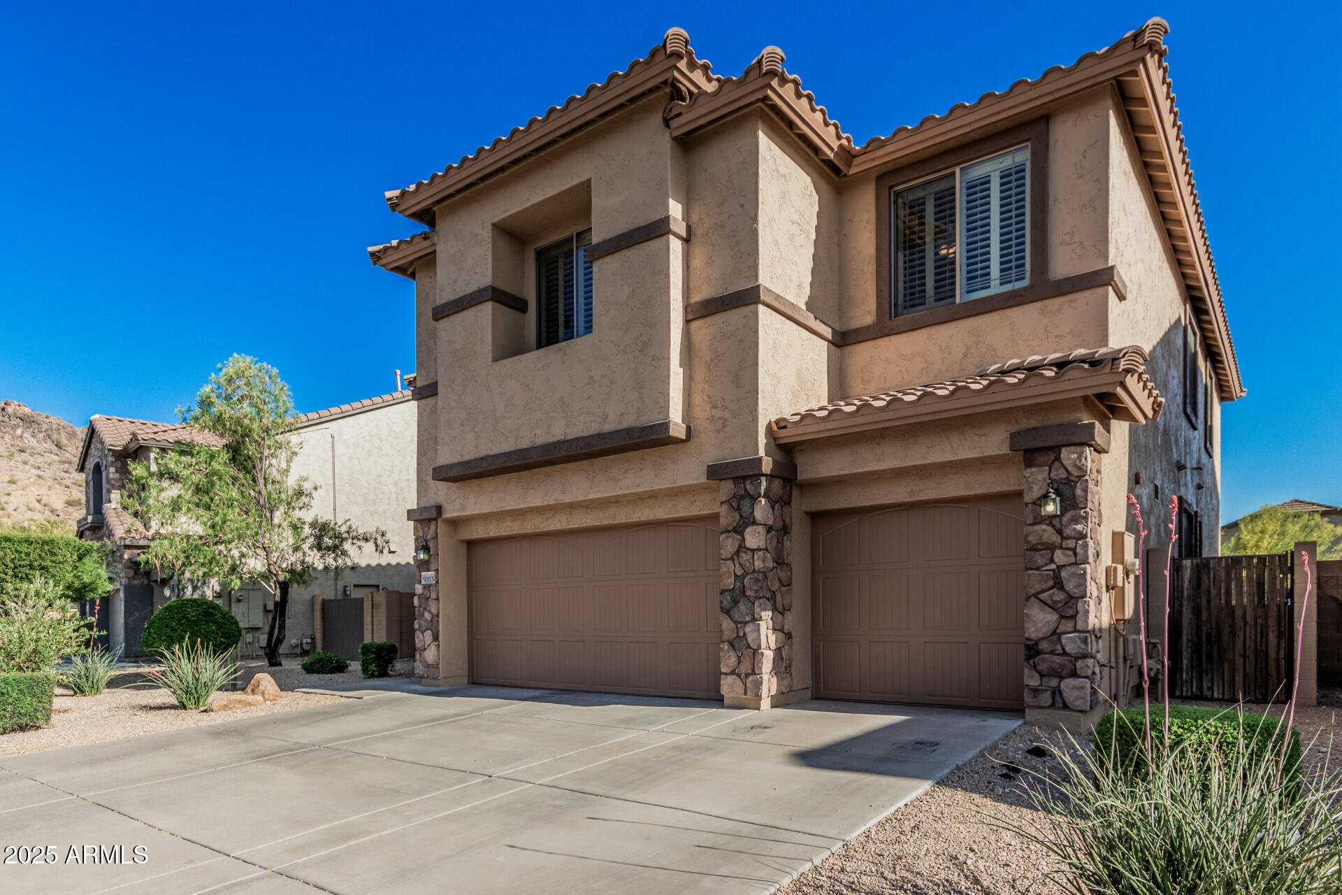 9113 W WHITE FEATHER Lane