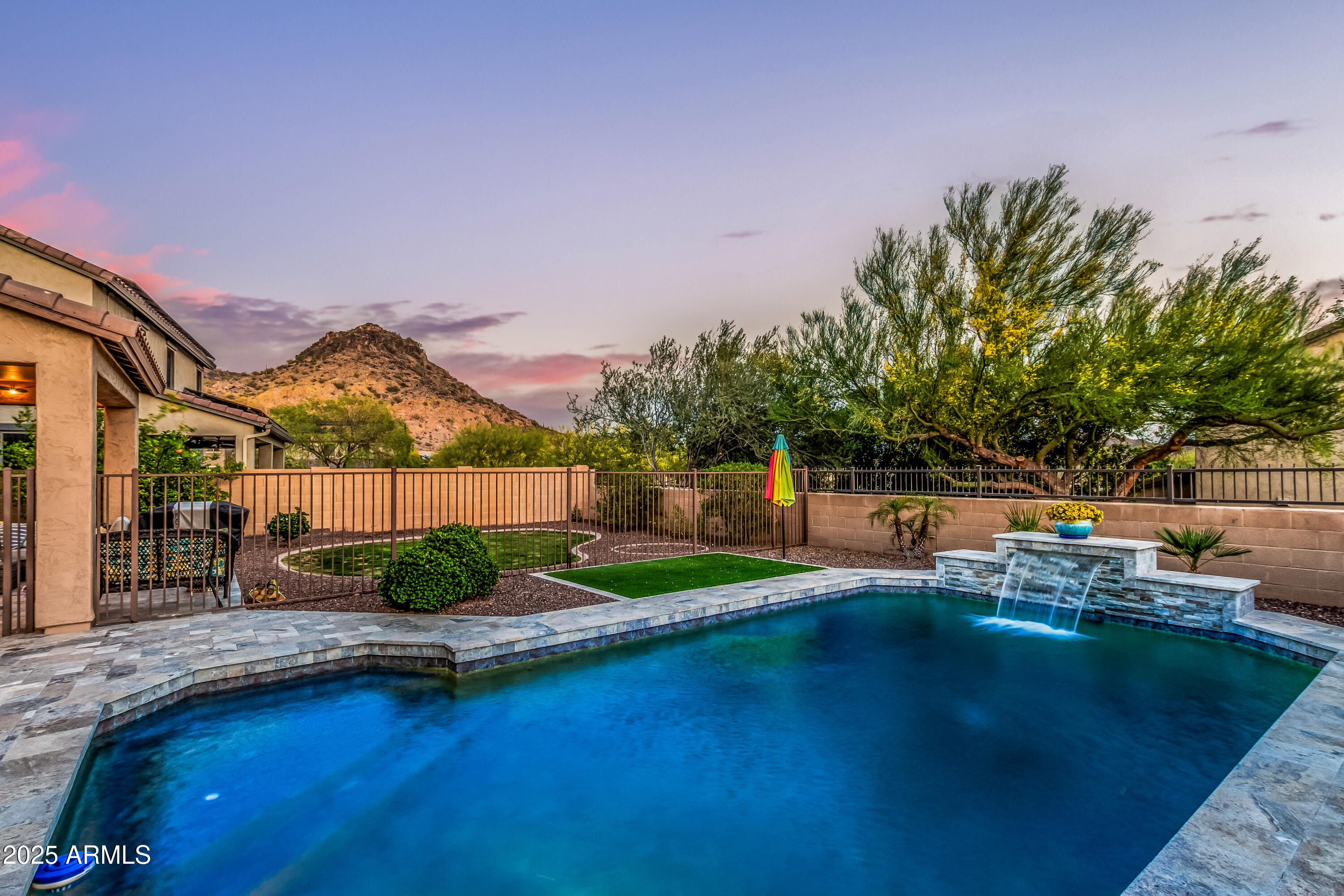 9113 W WHITE FEATHER Lane