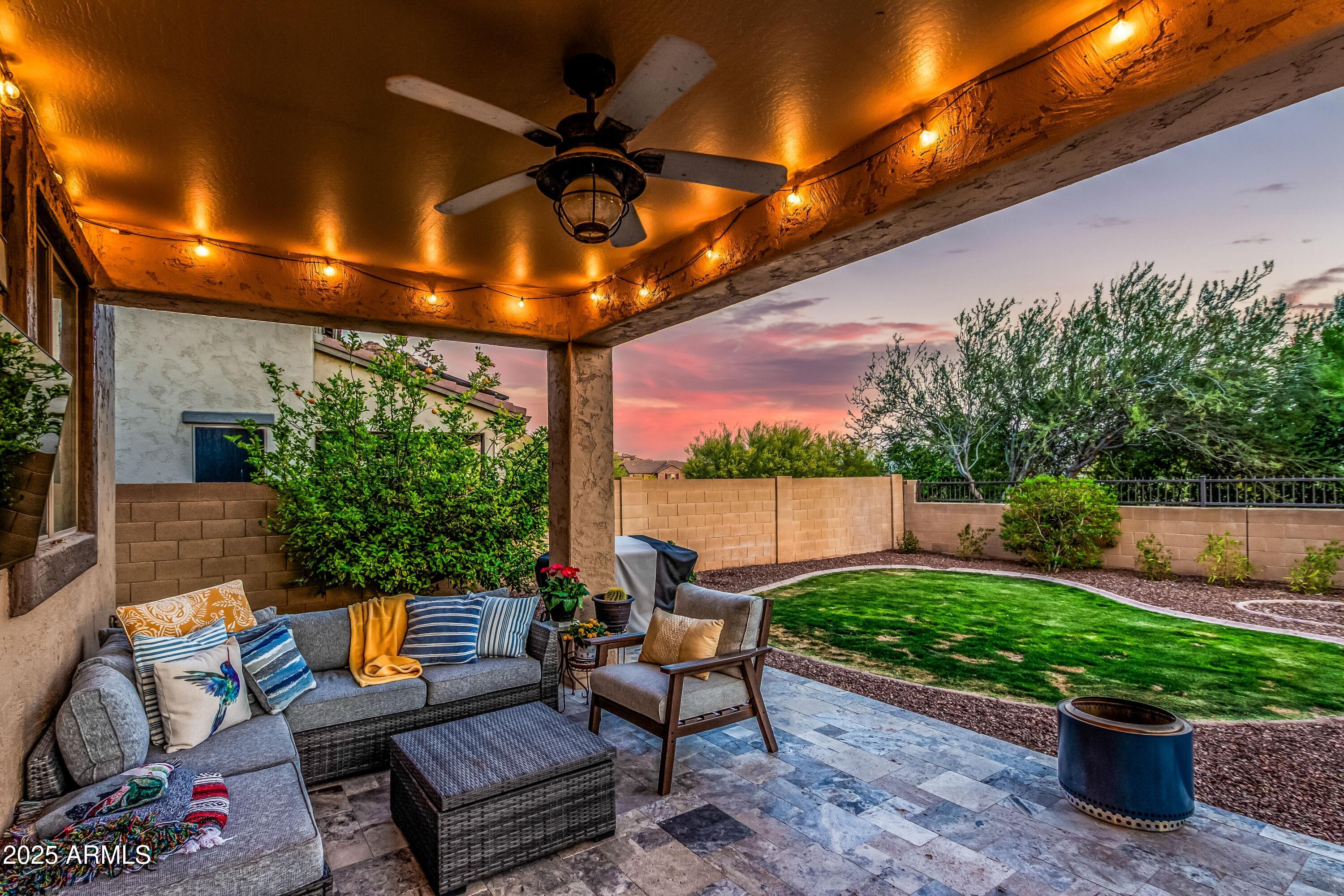 9113 W WHITE FEATHER Lane