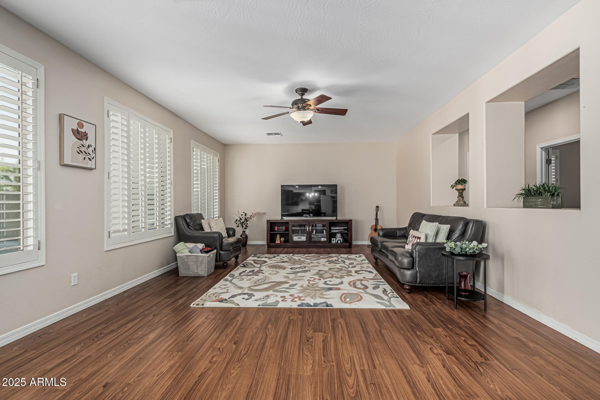 9113 W WHITE FEATHER Lane