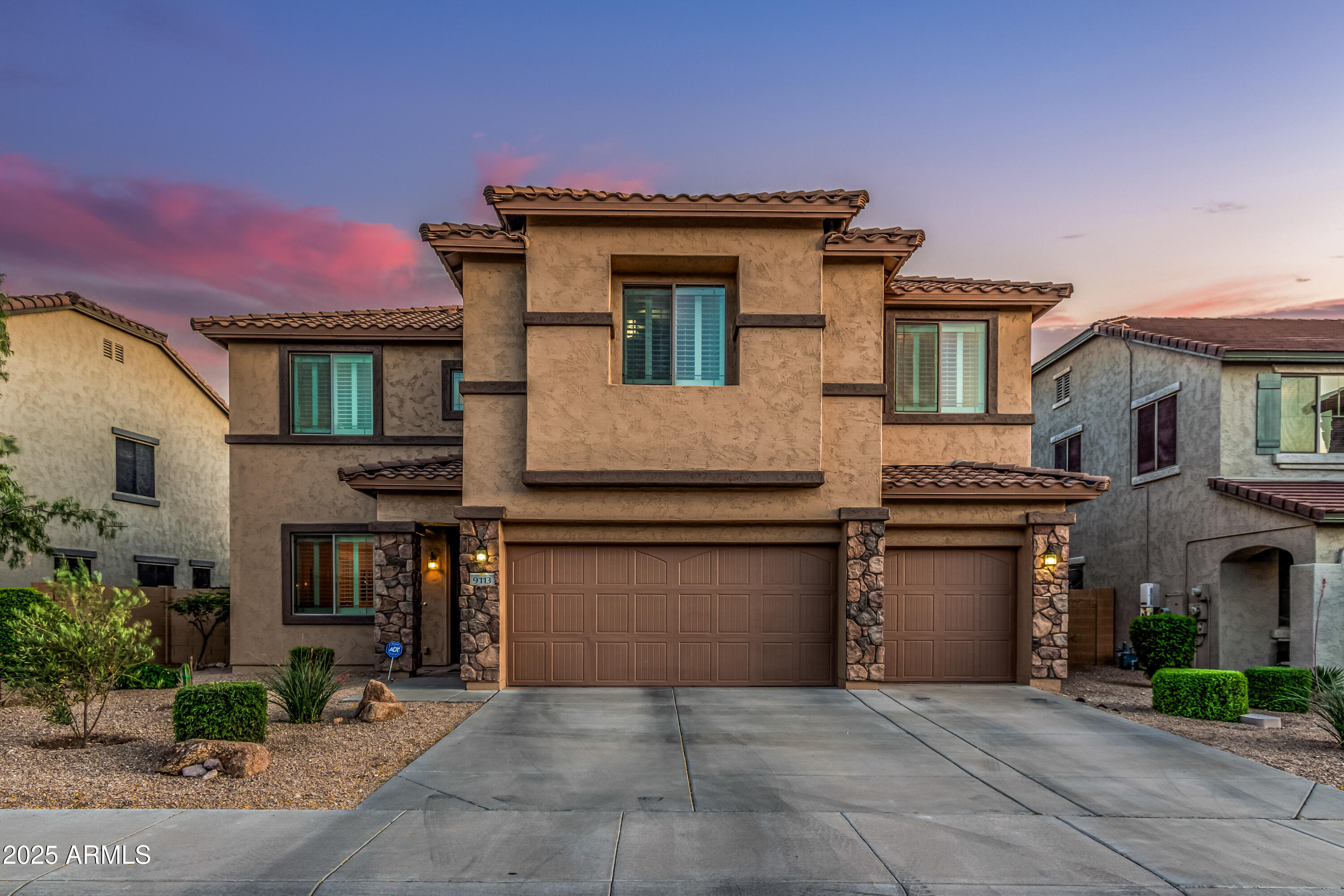 9113 W WHITE FEATHER Lane