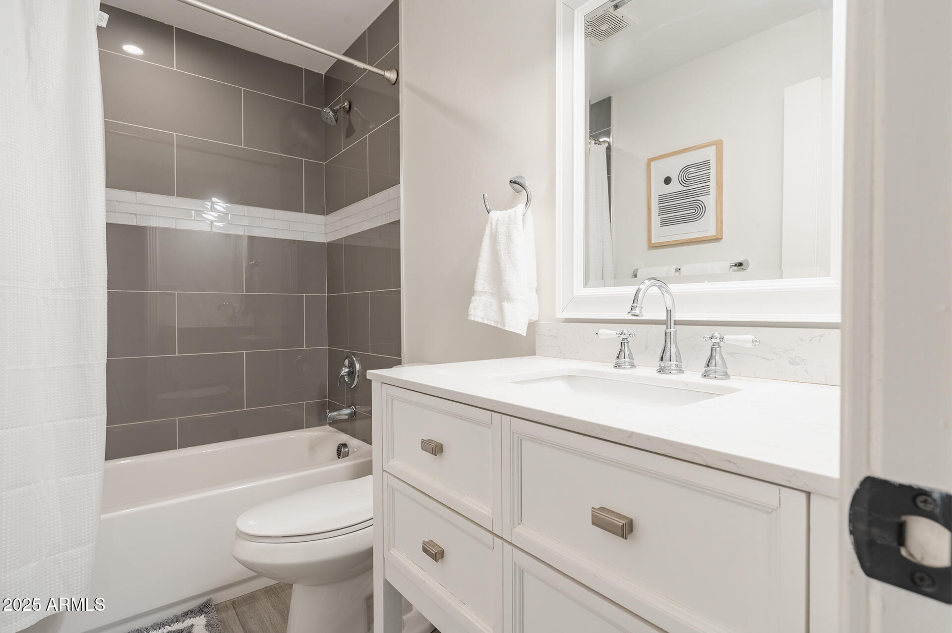 8226 E JACKRABBIT Road