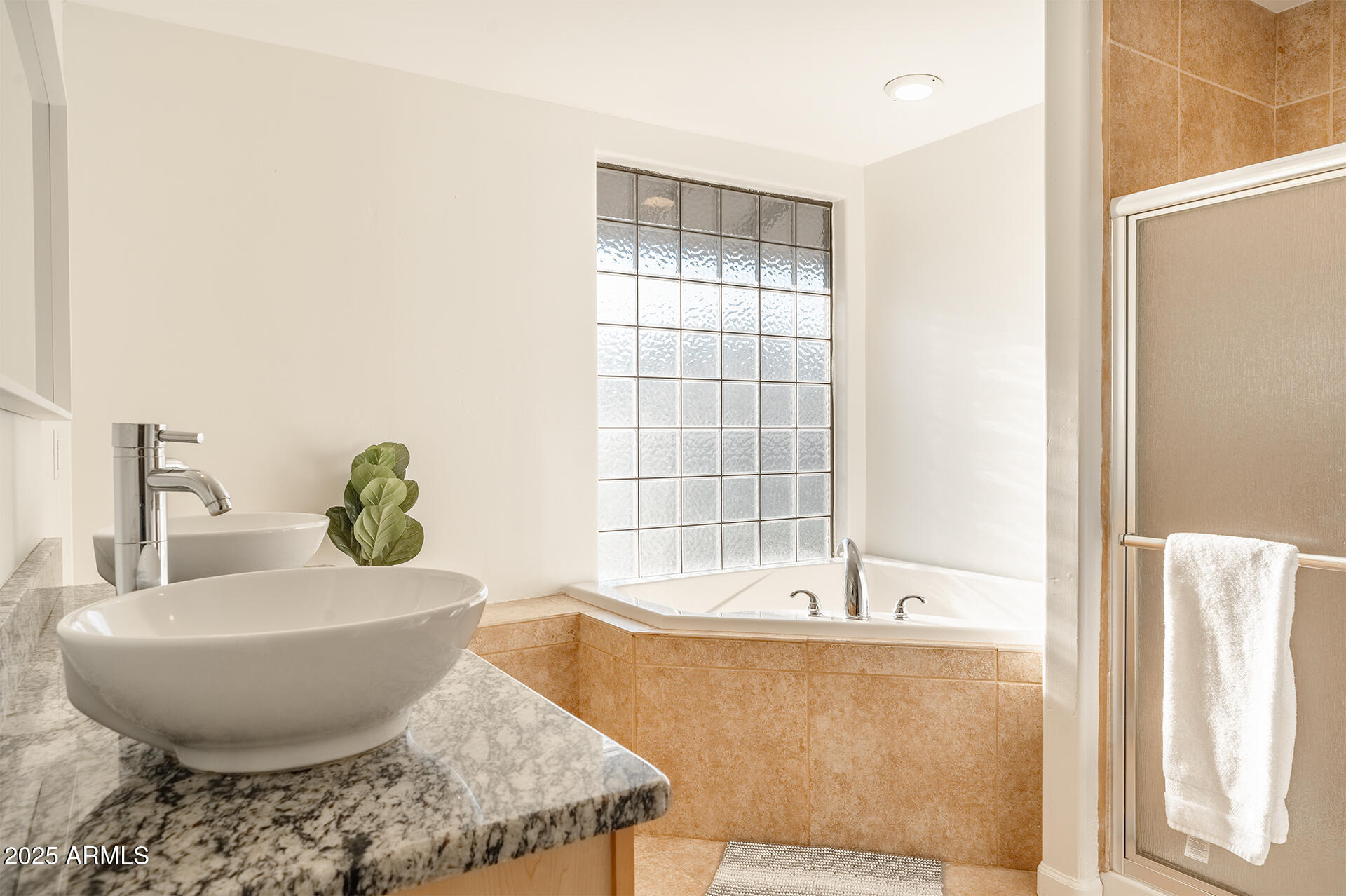 8226 E JACKRABBIT Road