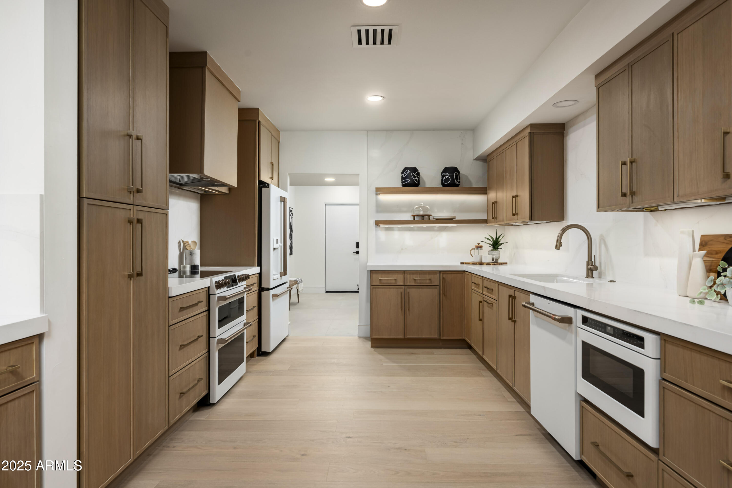 4446 E CAMELBACK Road, 102