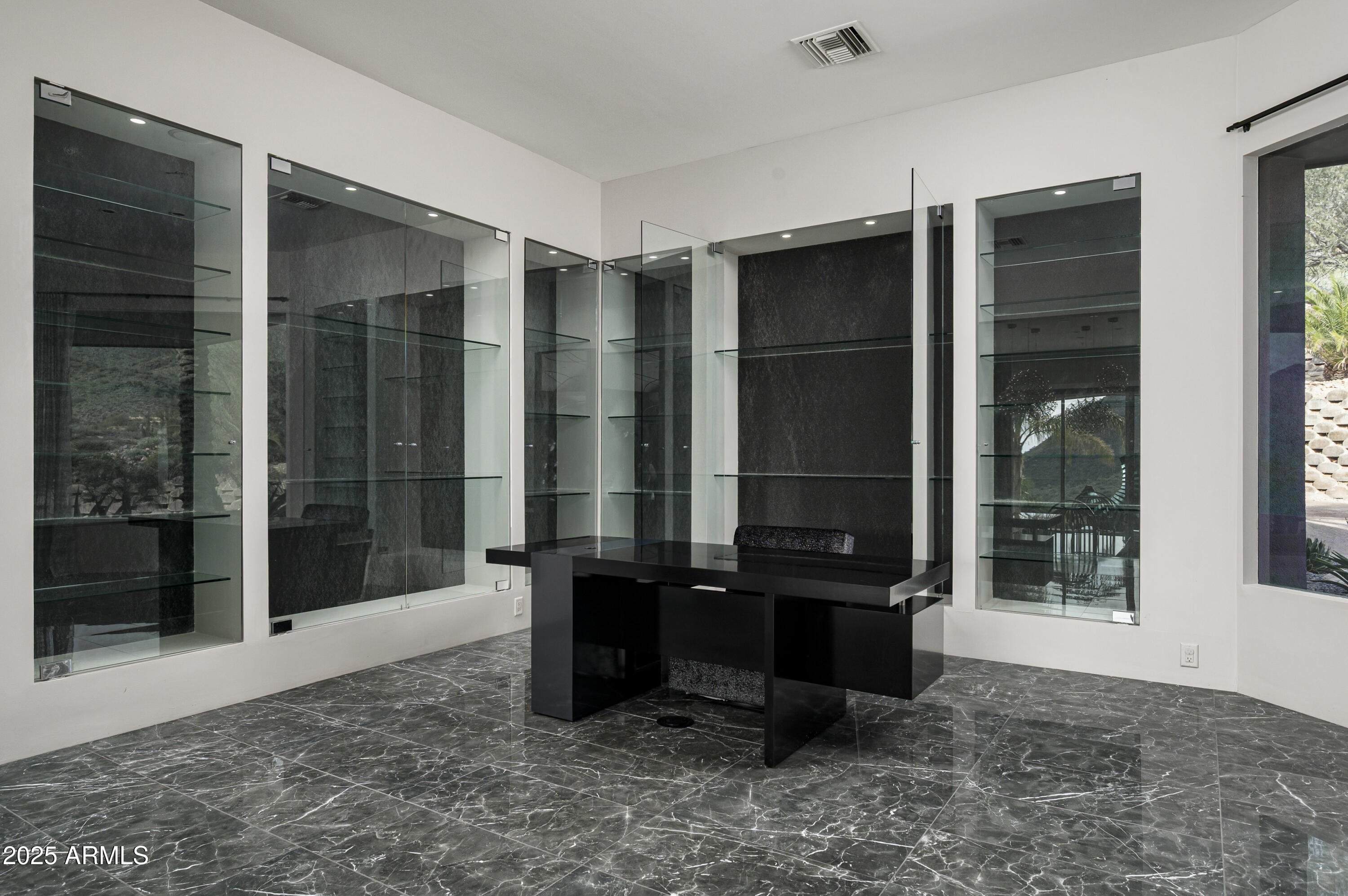 10324 E CALLE DE LAS BRISAS