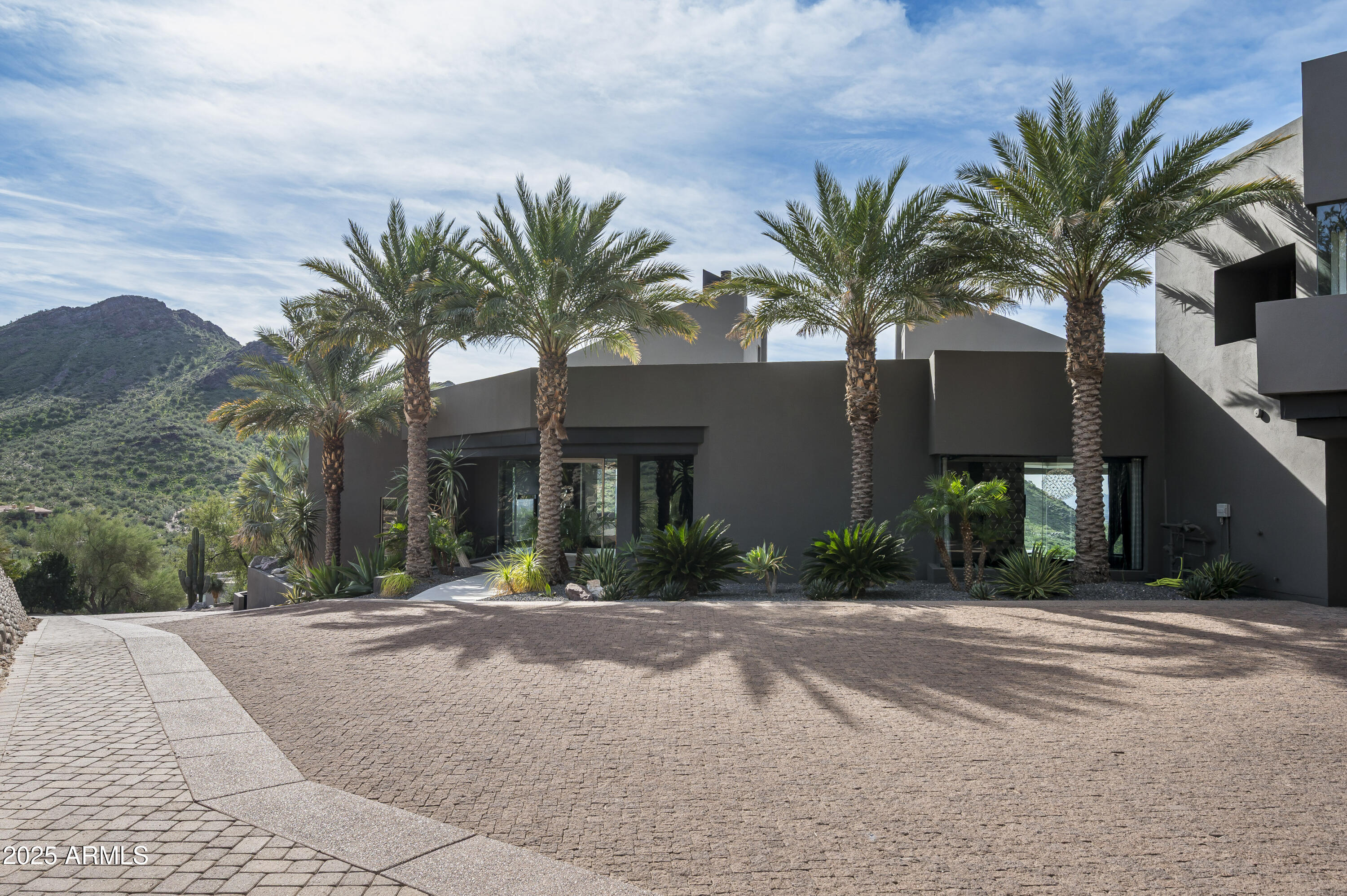 10324 E CALLE DE LAS BRISAS