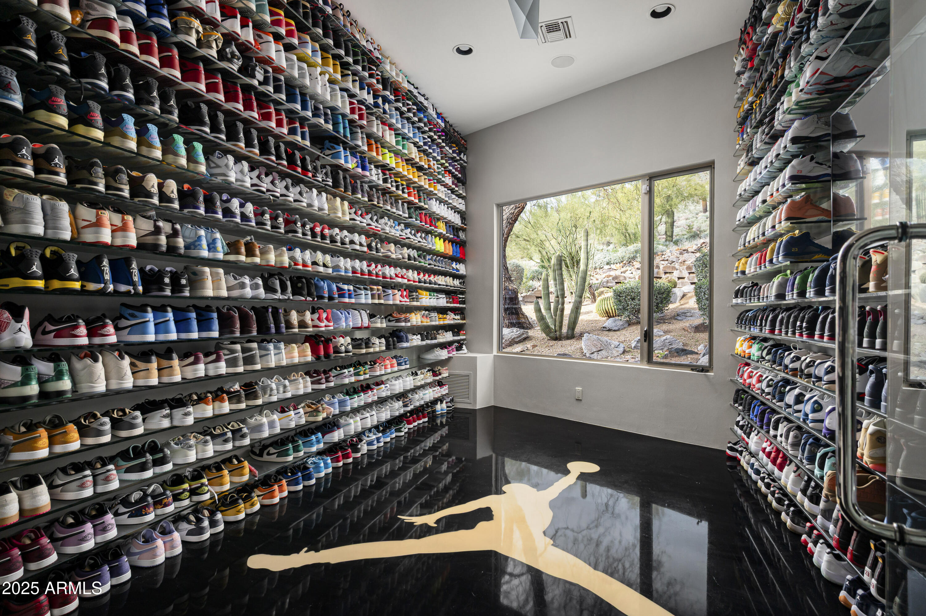 10324 E CALLE DE LAS BRISAS