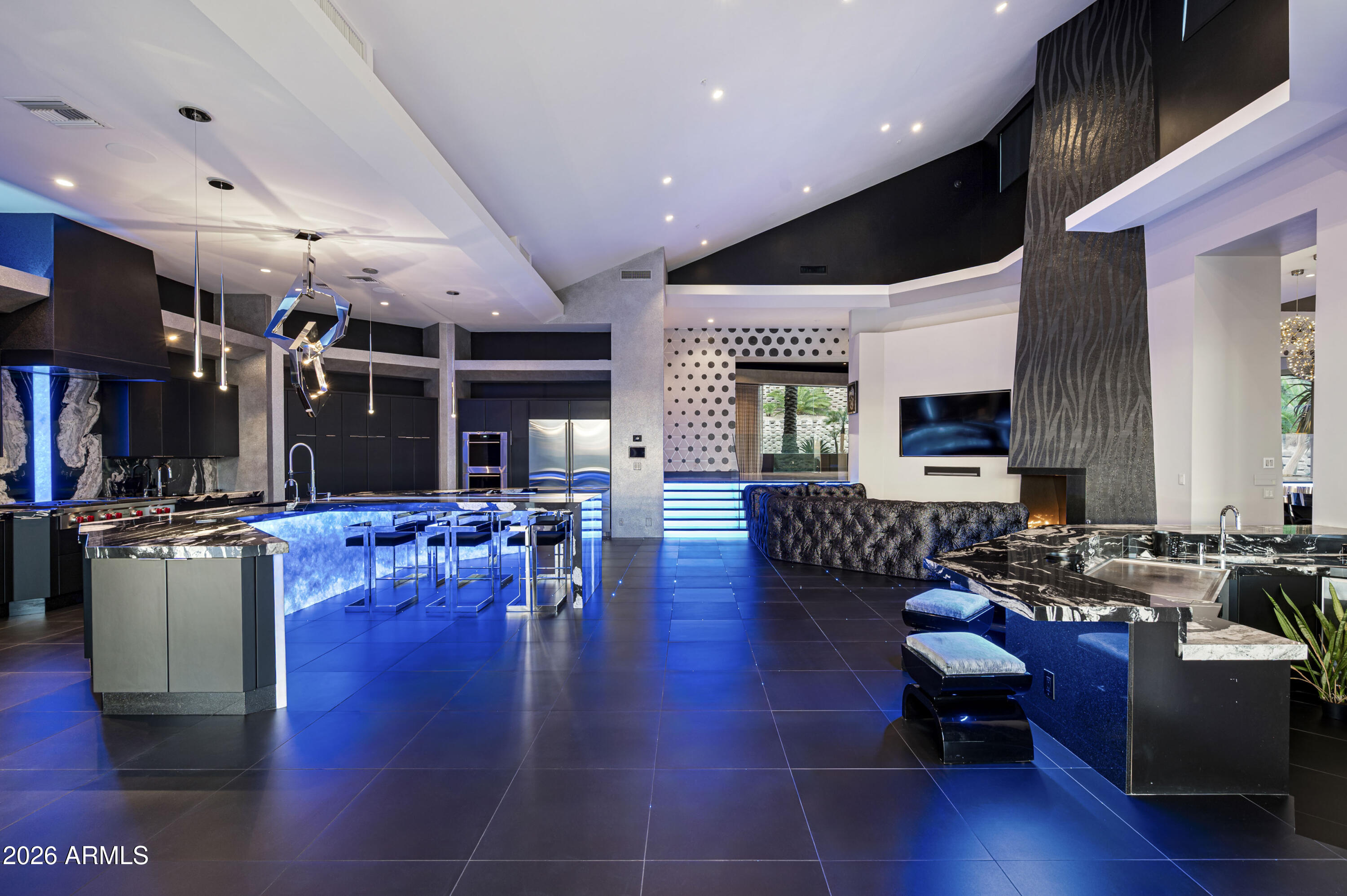 10324 E CALLE DE LAS BRISAS