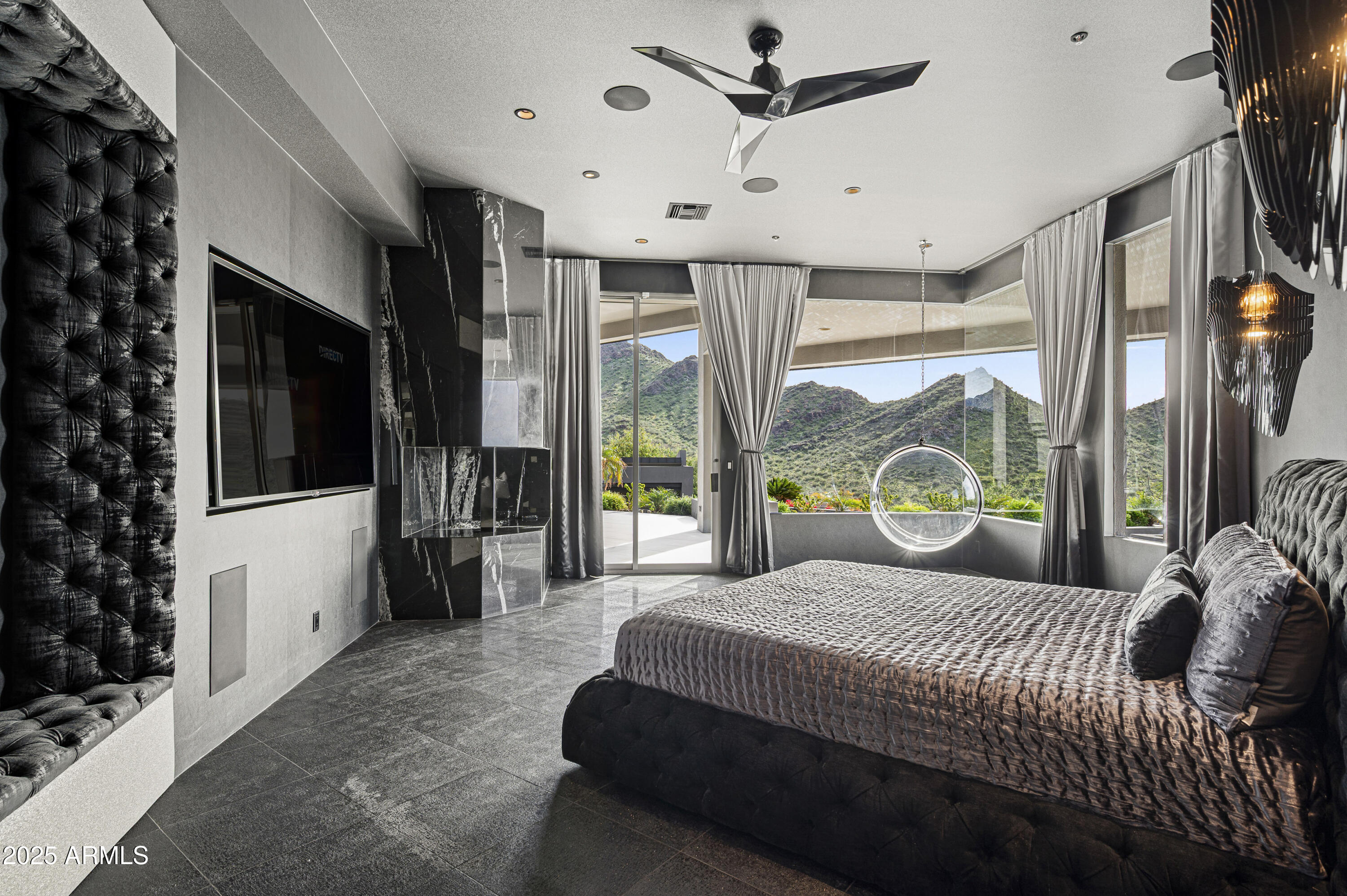 10324 E CALLE DE LAS BRISAS