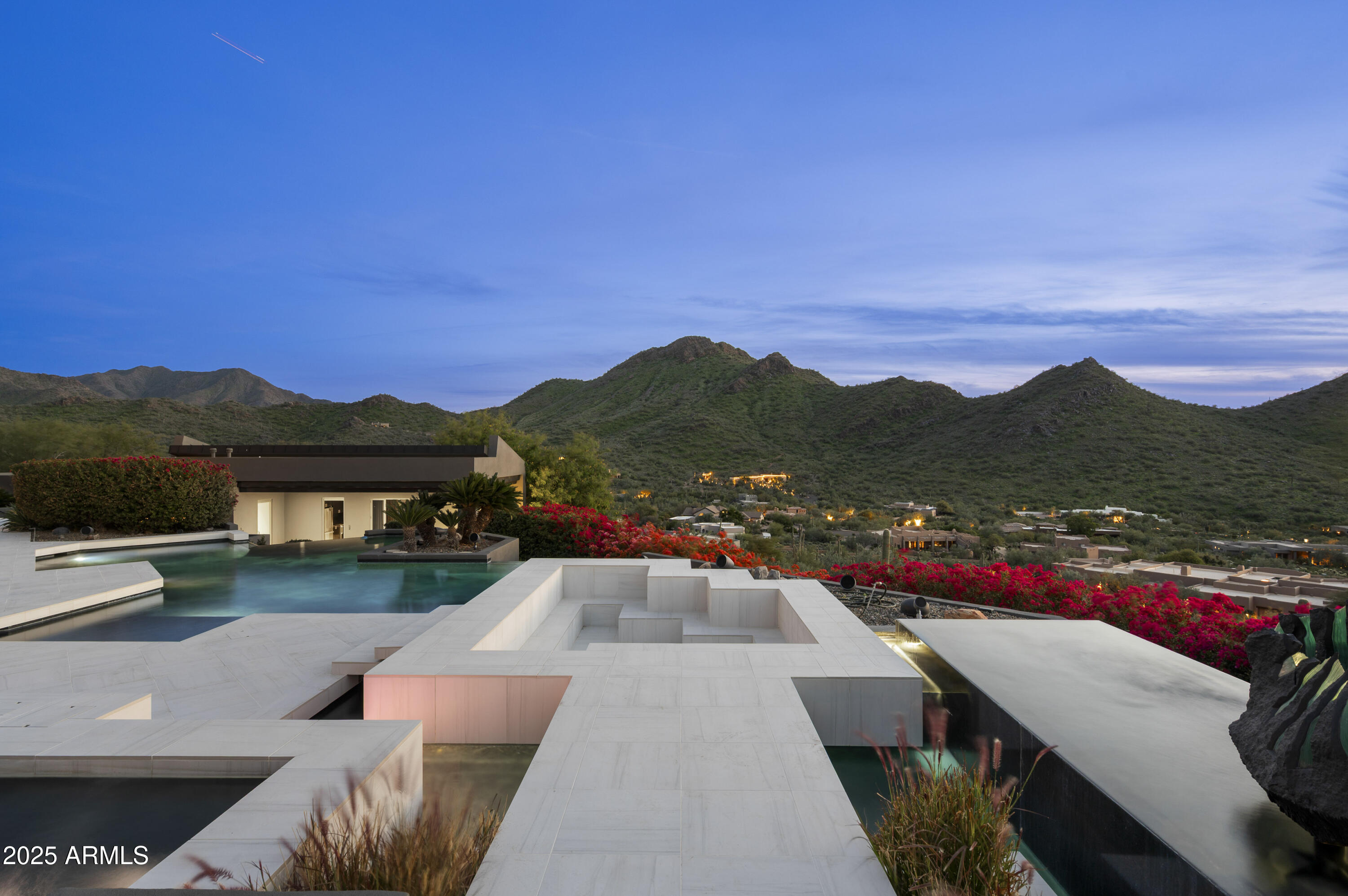 10324 E CALLE DE LAS BRISAS