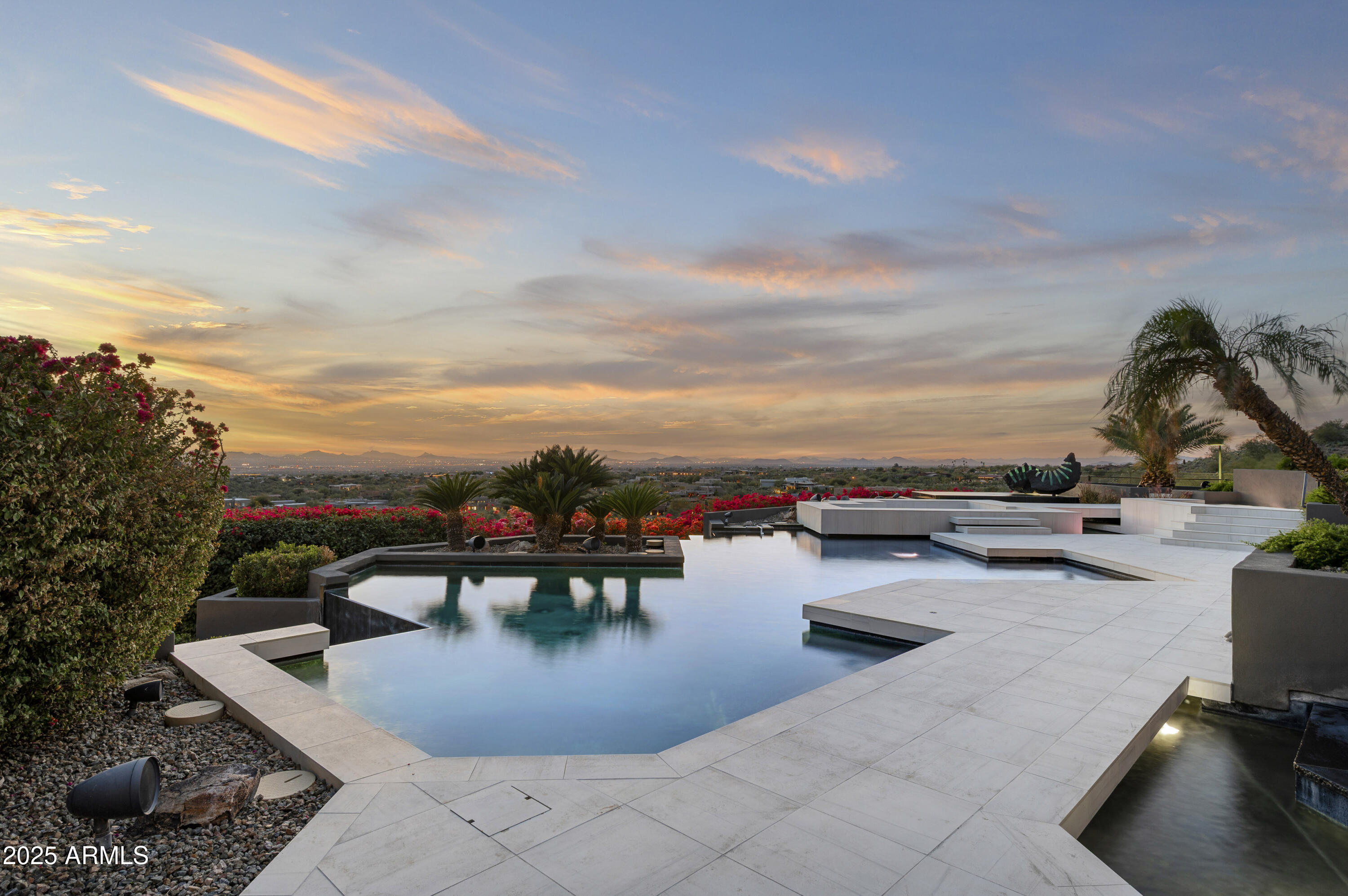 10324 E CALLE DE LAS BRISAS