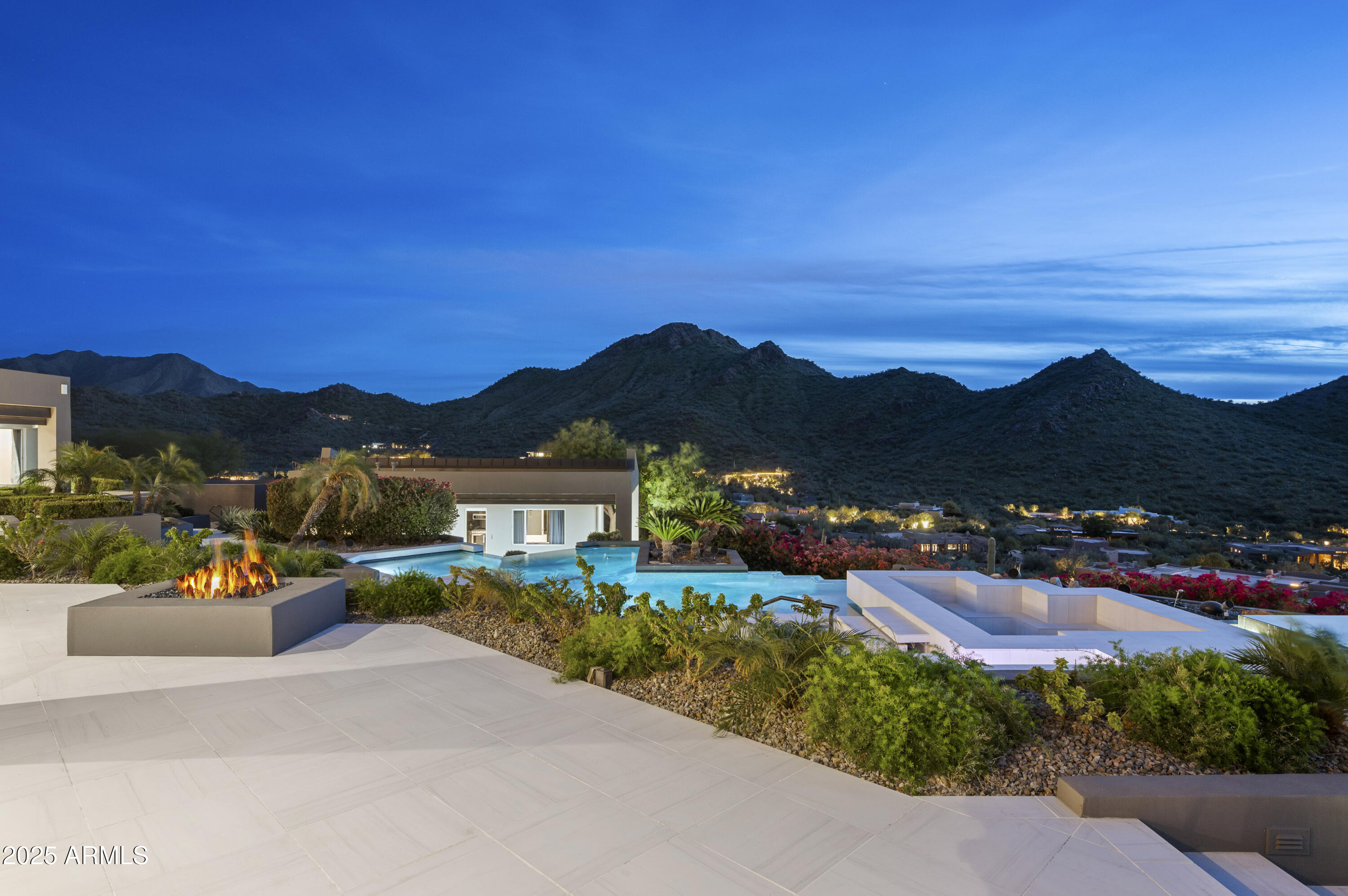 10324 E CALLE DE LAS BRISAS