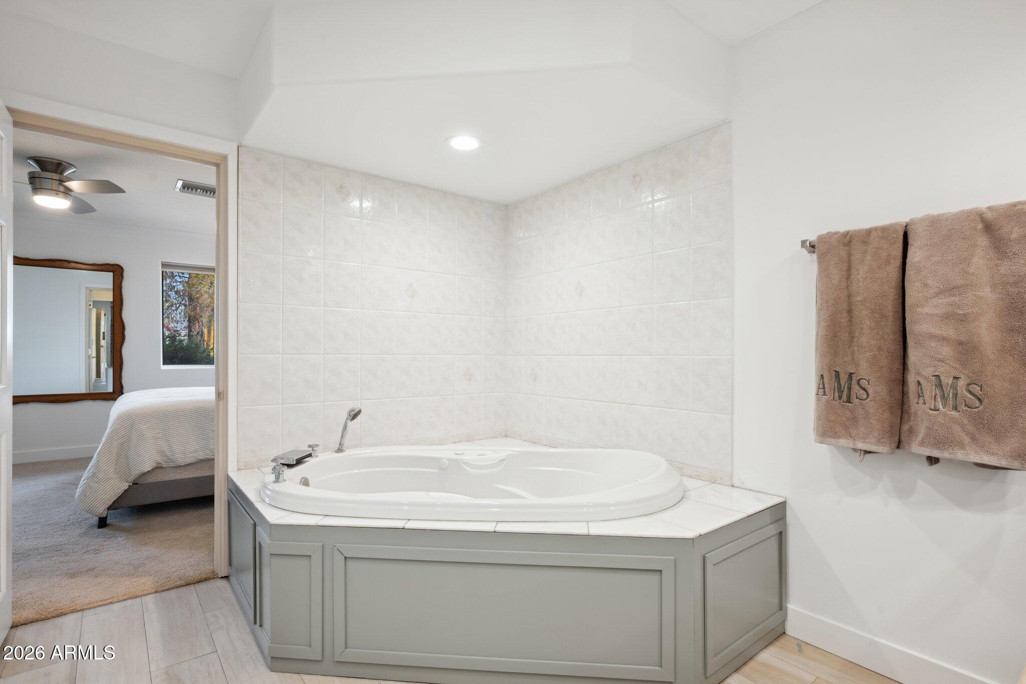 6001 E THUNDERBIRD Road