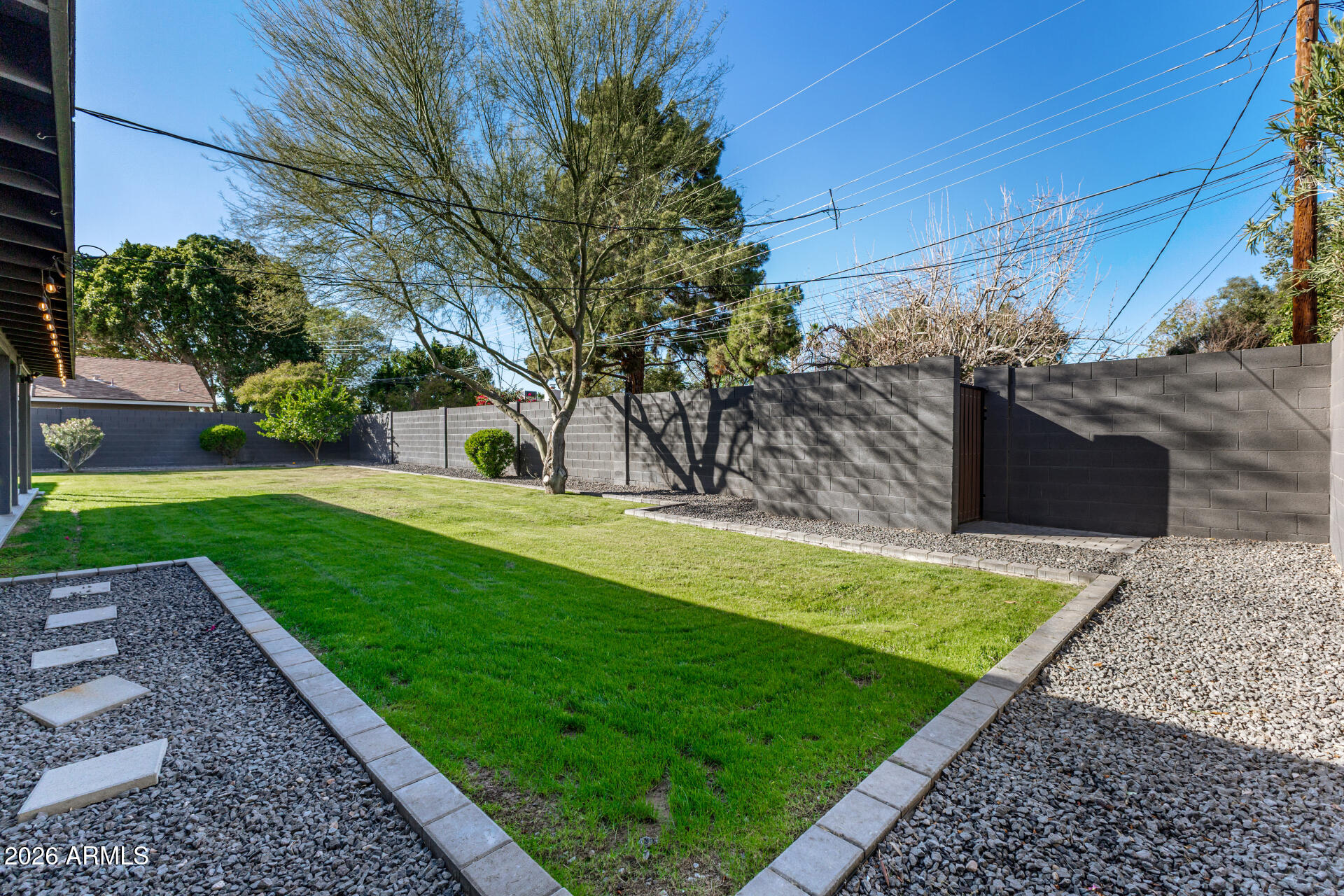 3318 E MONTECITO Avenue