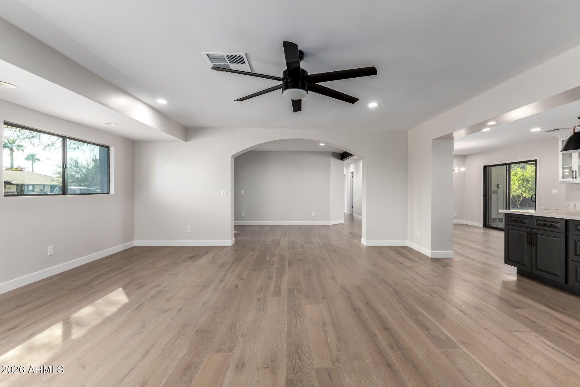 3318 E MONTECITO Avenue