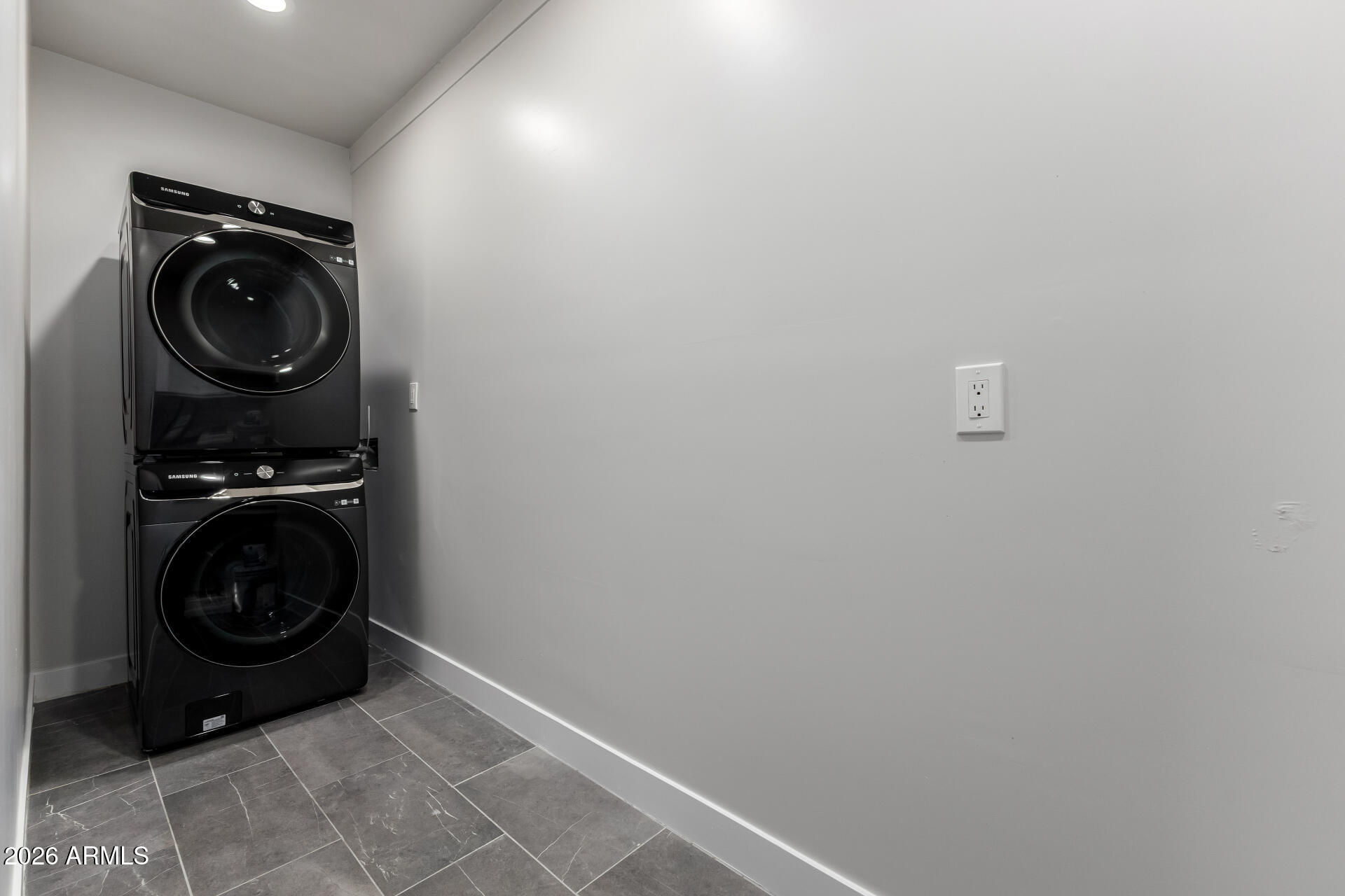 3318 E MONTECITO Avenue