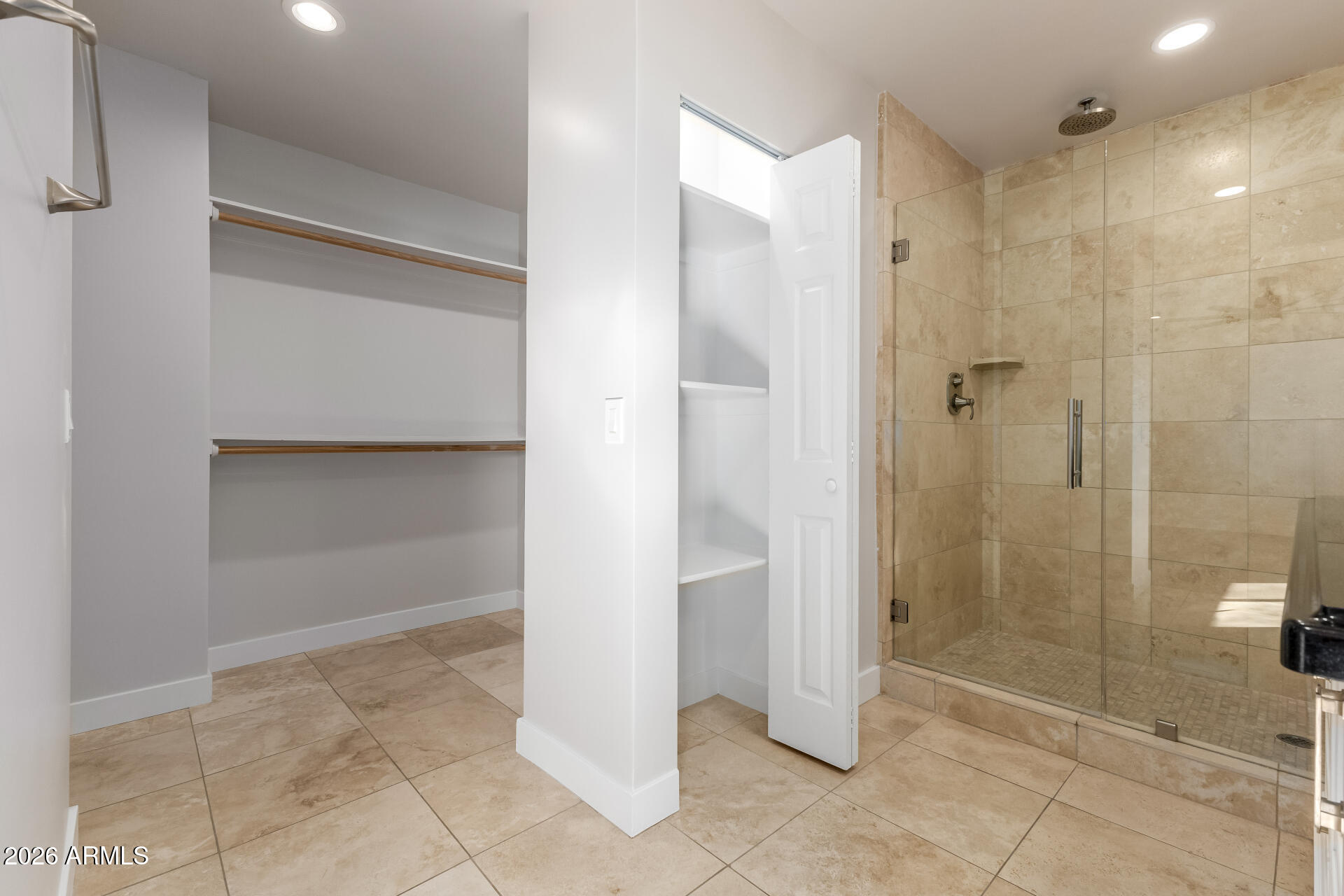 3318 E MONTECITO Avenue