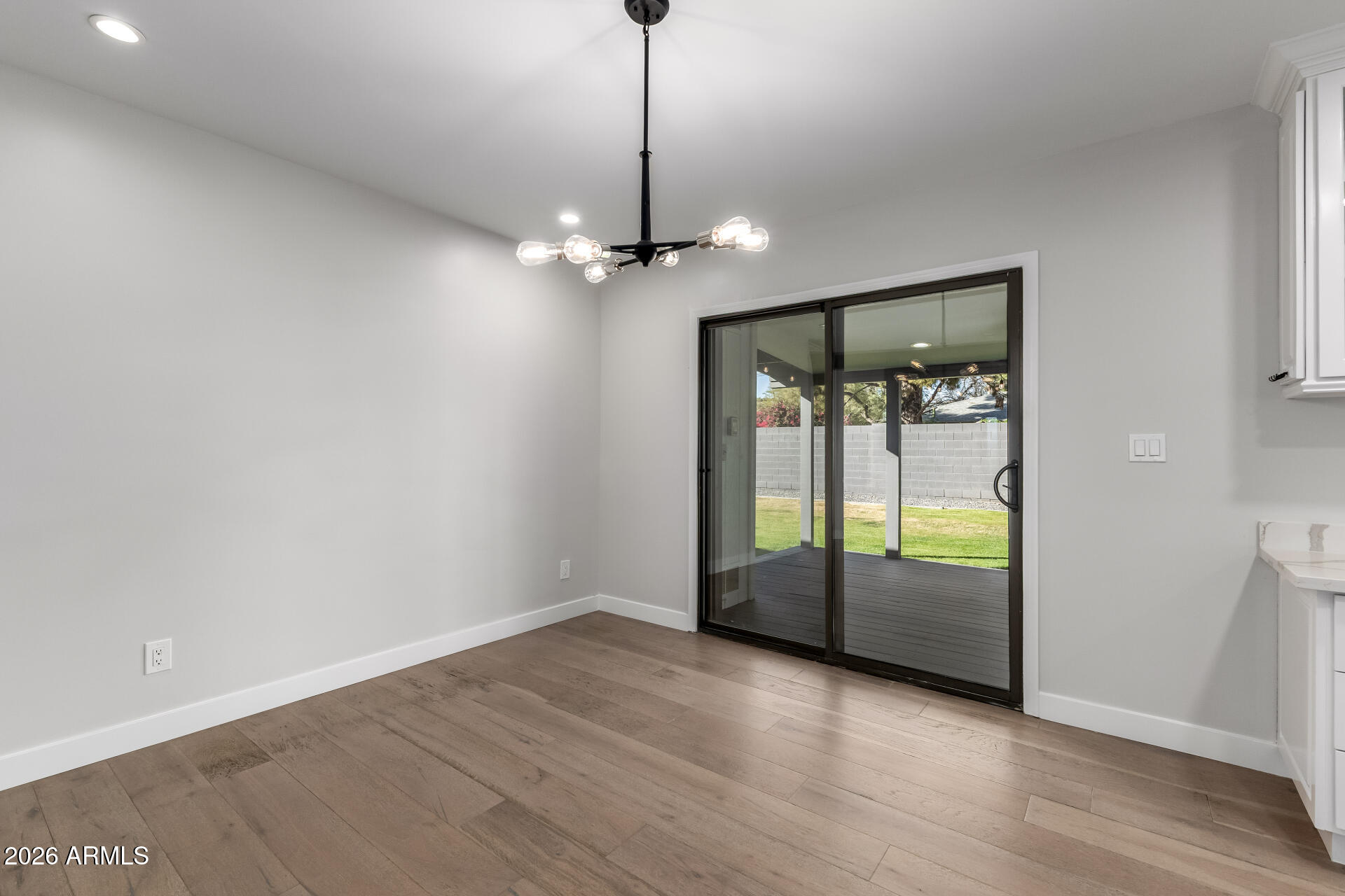 3318 E MONTECITO Avenue