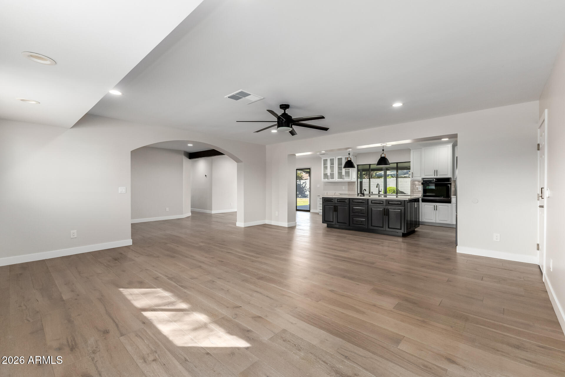 3318 E MONTECITO Avenue