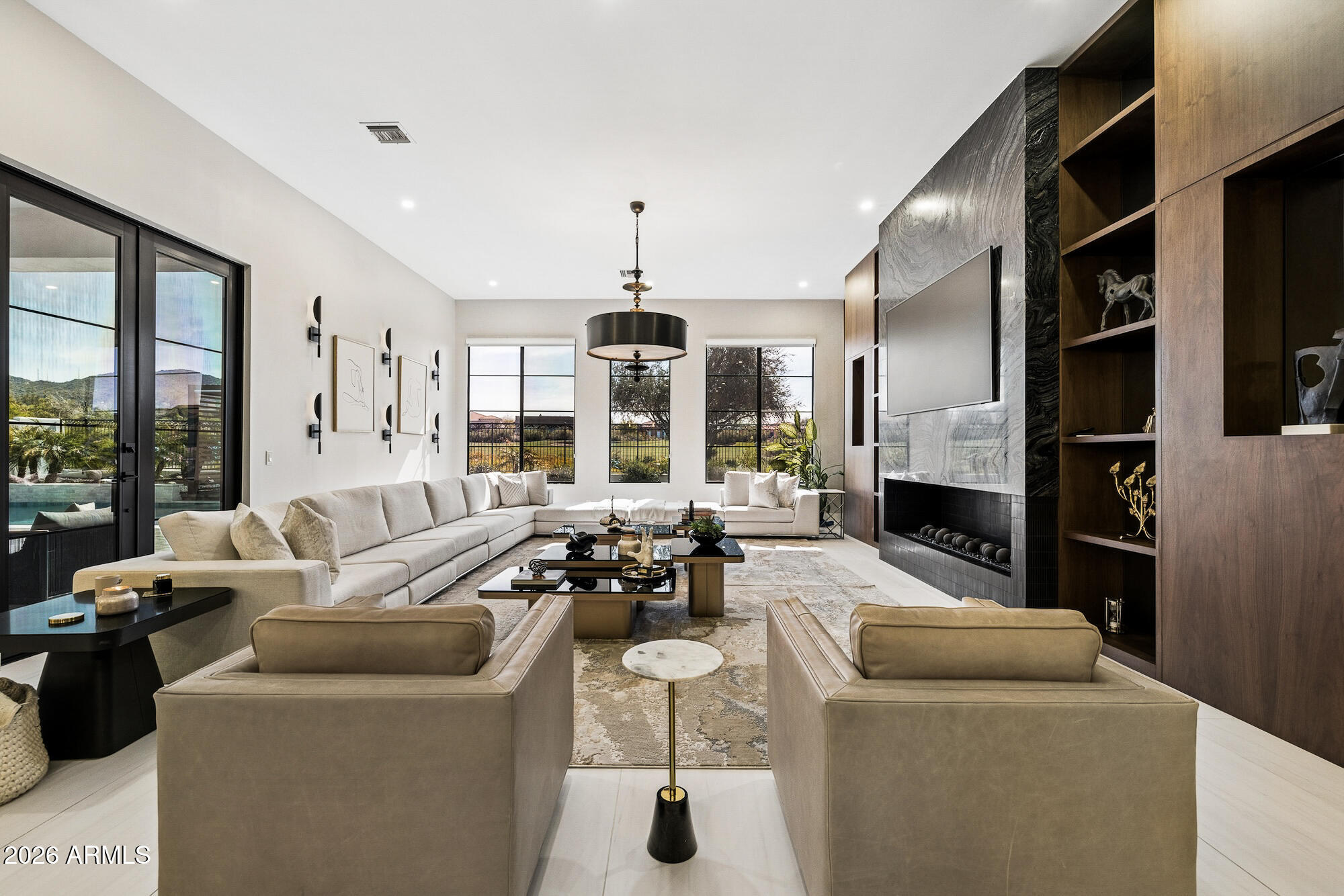 7130 E SADDLEBACK Street 11