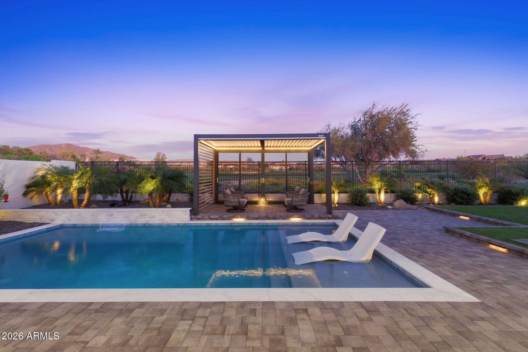 7130 E SADDLEBACK Street 11