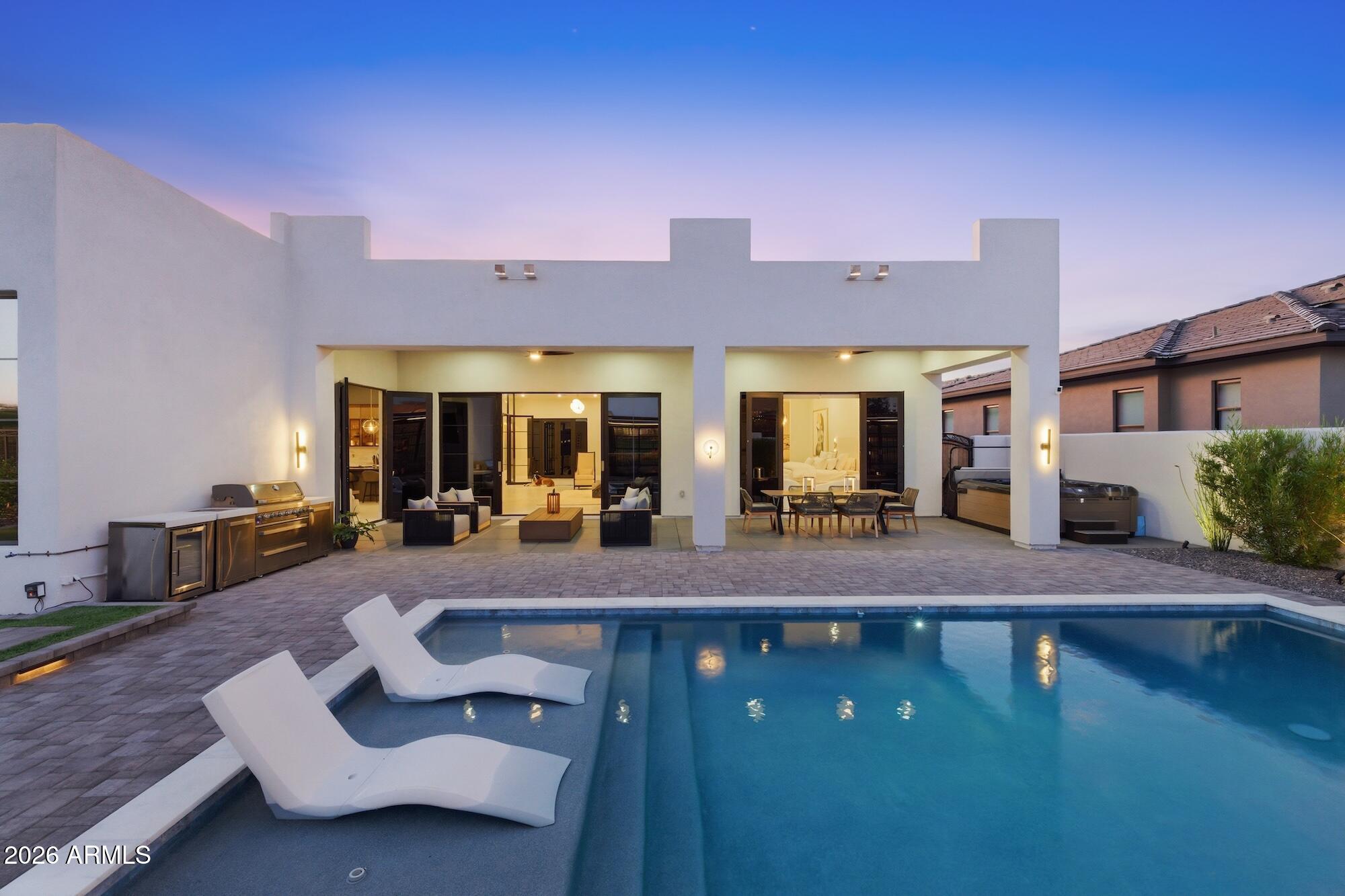 7130 E SADDLEBACK Street 11