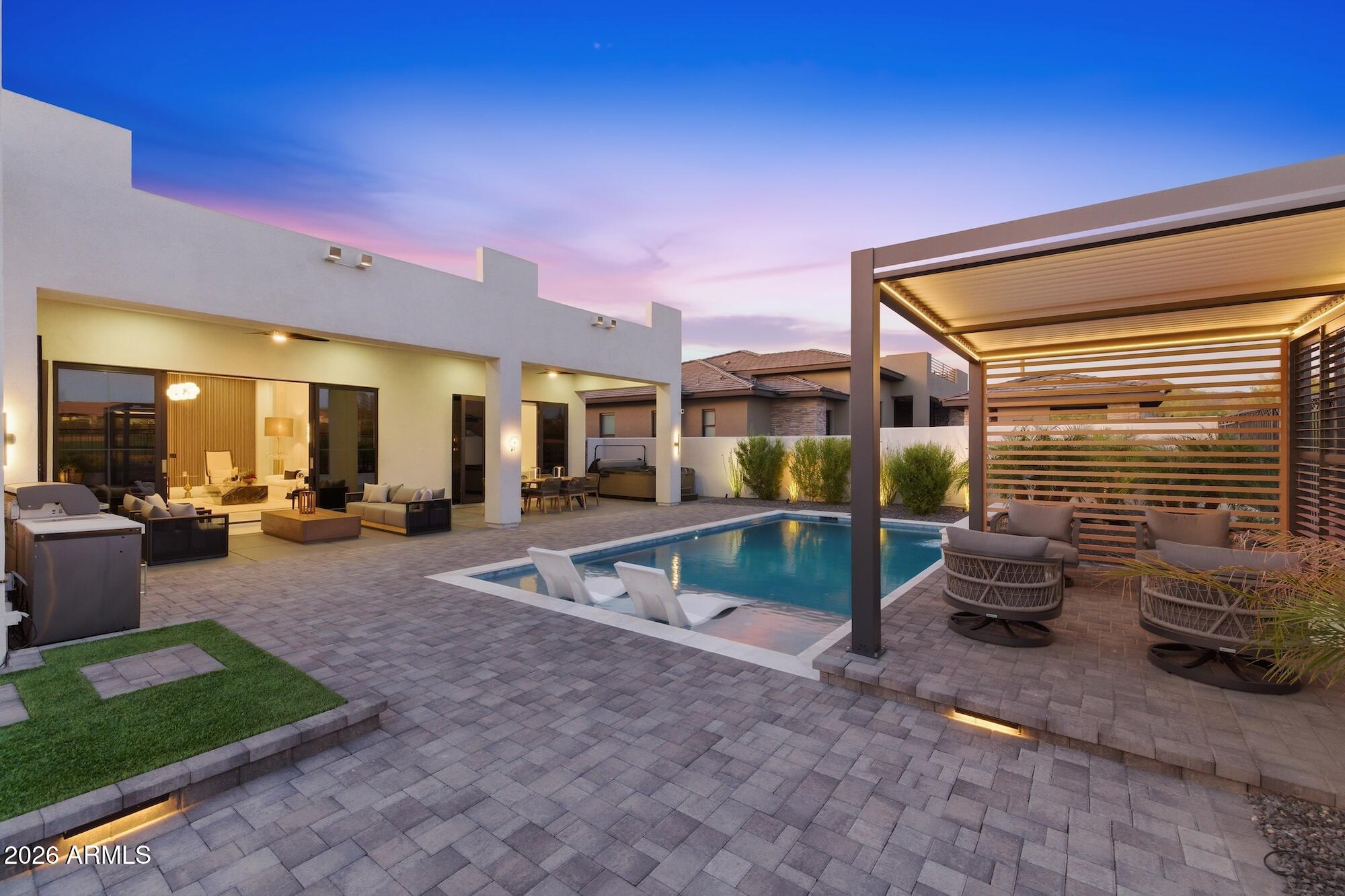 7130 E SADDLEBACK Street 11