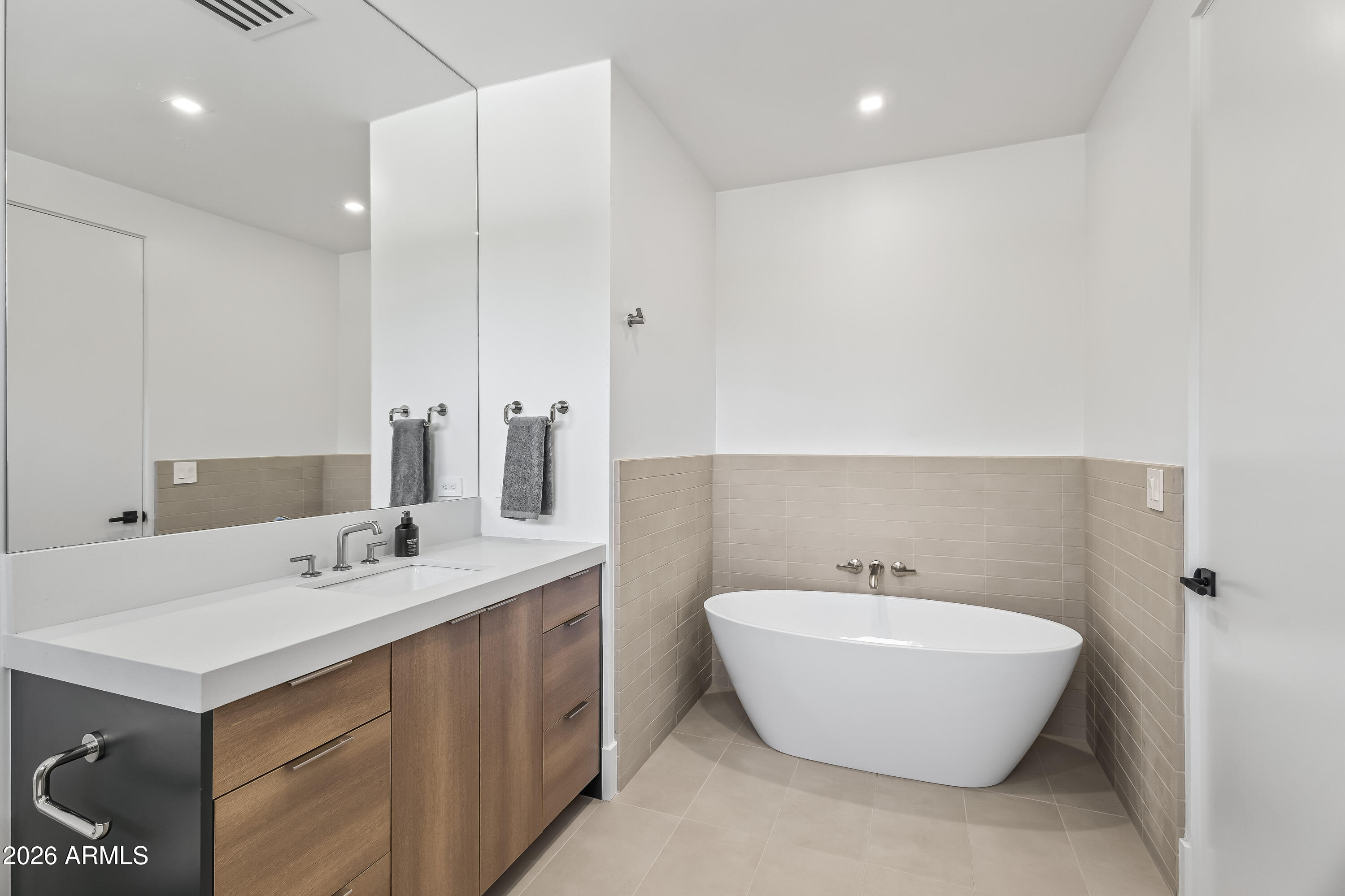 6601 E SAN MIGUEL Avenue