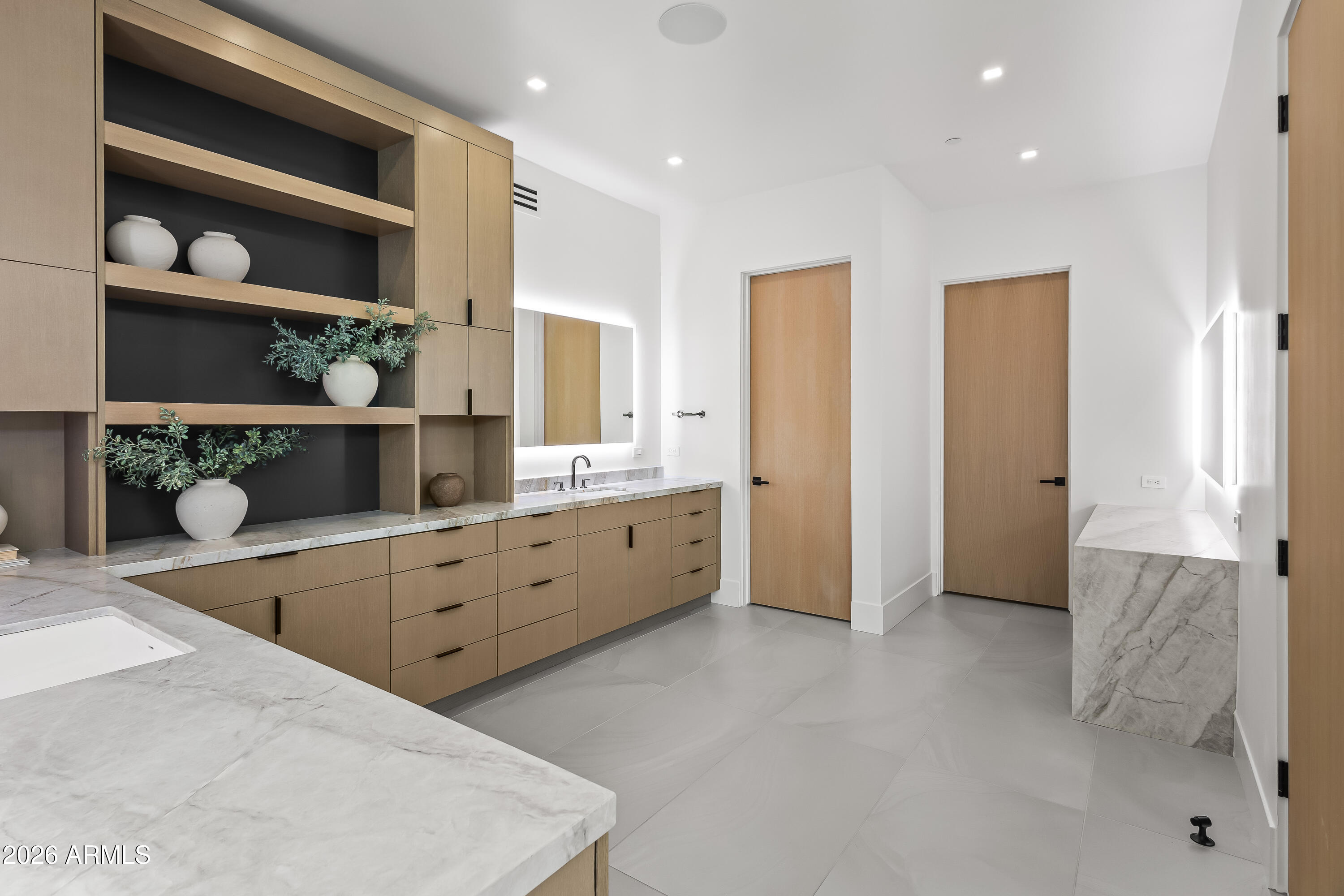 6601 E SAN MIGUEL Avenue