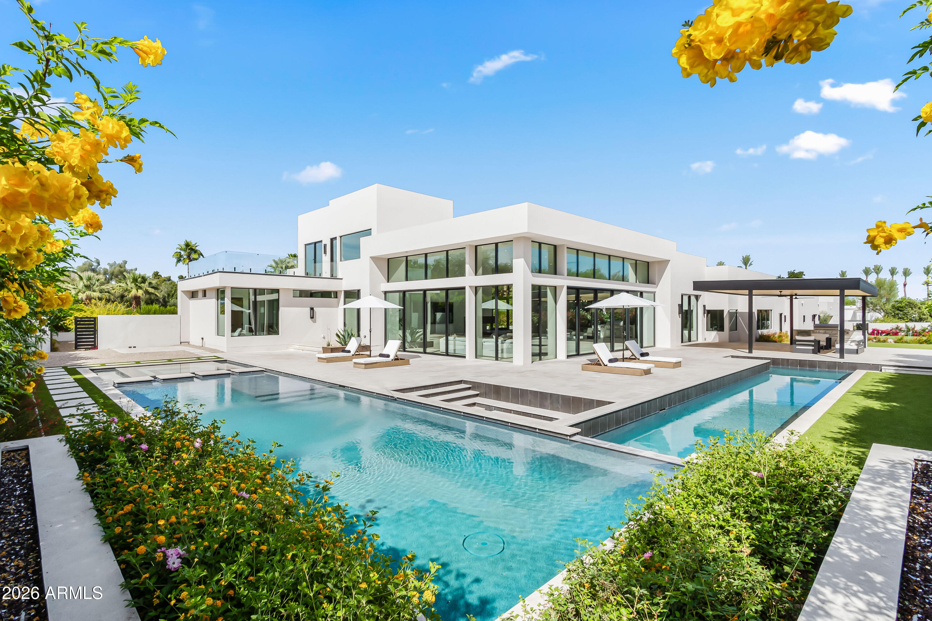 6601 E SAN MIGUEL Avenue