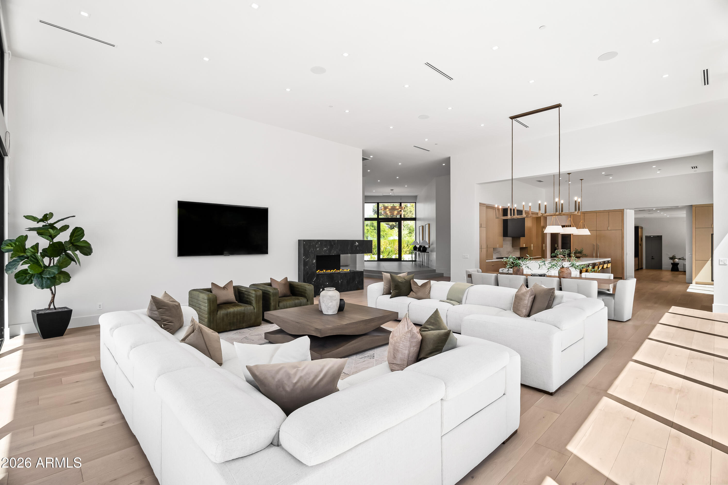 6601 E SAN MIGUEL Avenue