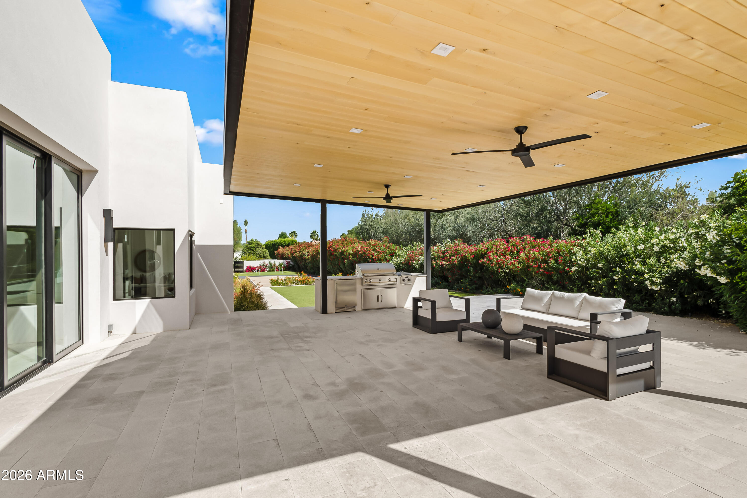 6601 E SAN MIGUEL Avenue