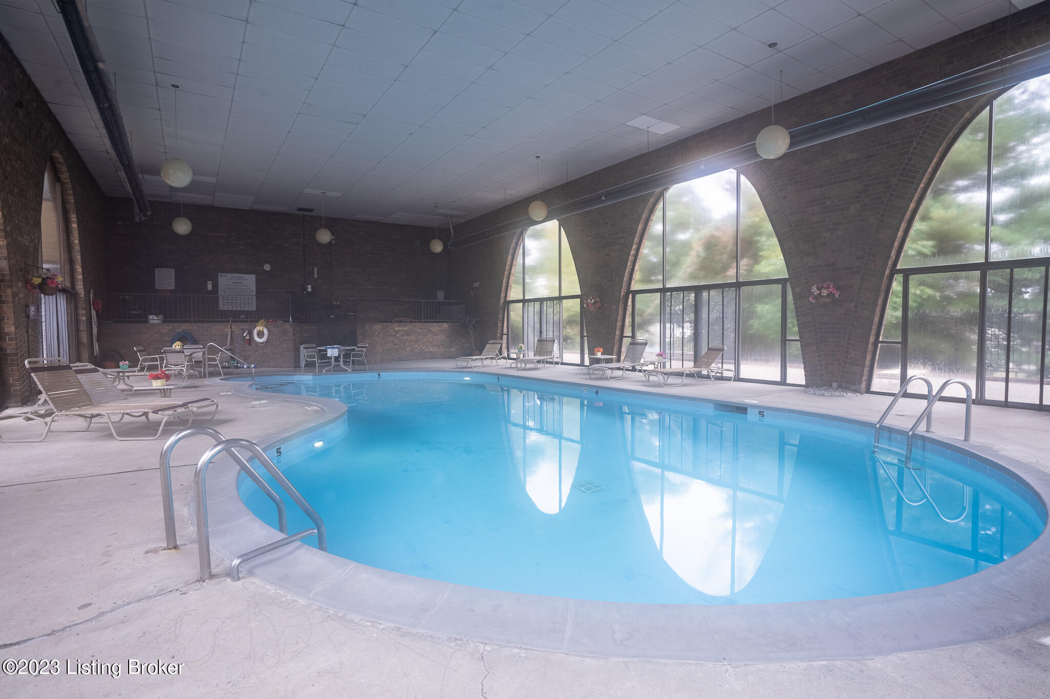 1600 Gardiner Ln, 208