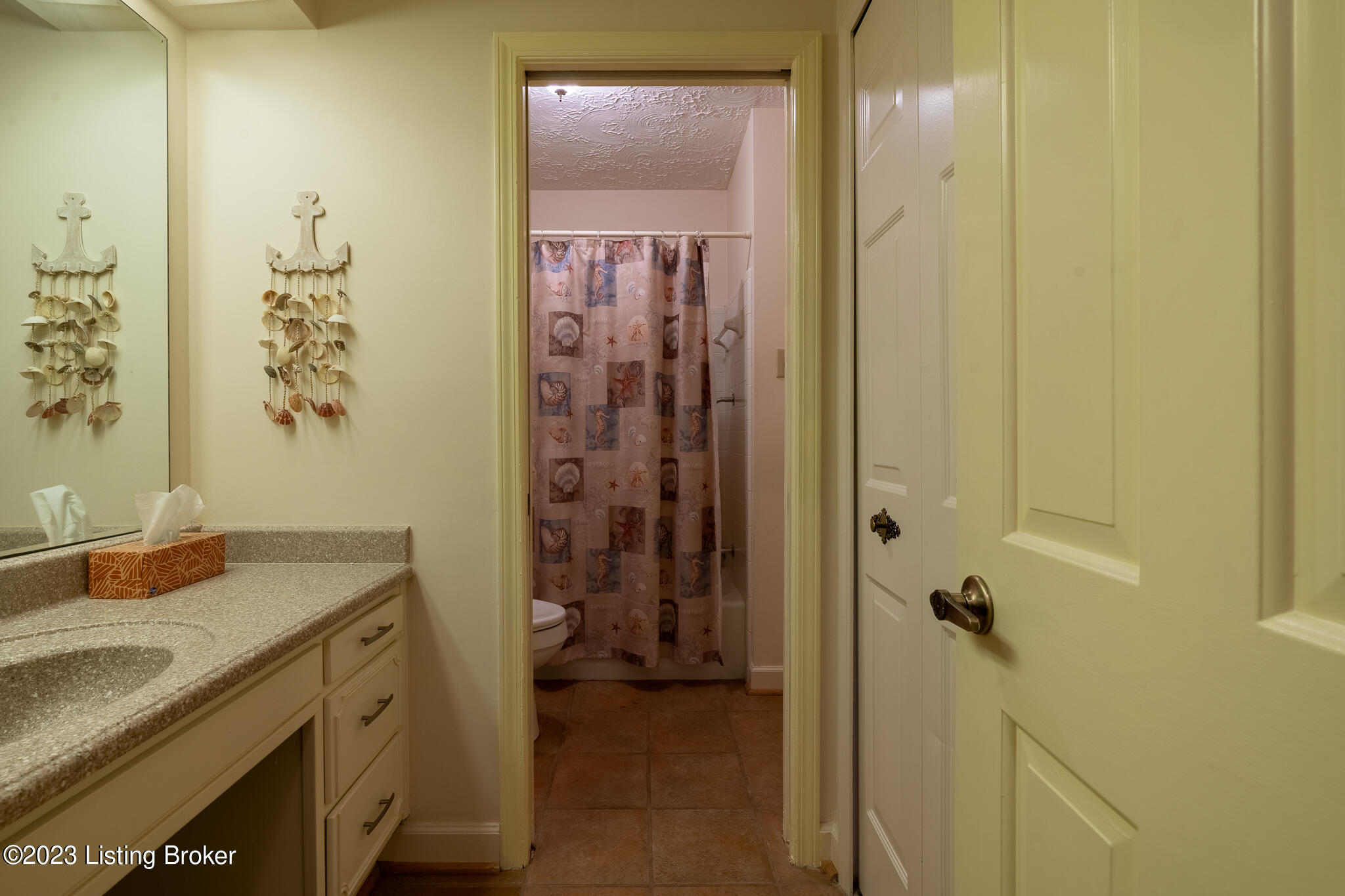 1600 Gardiner Ln, 208
