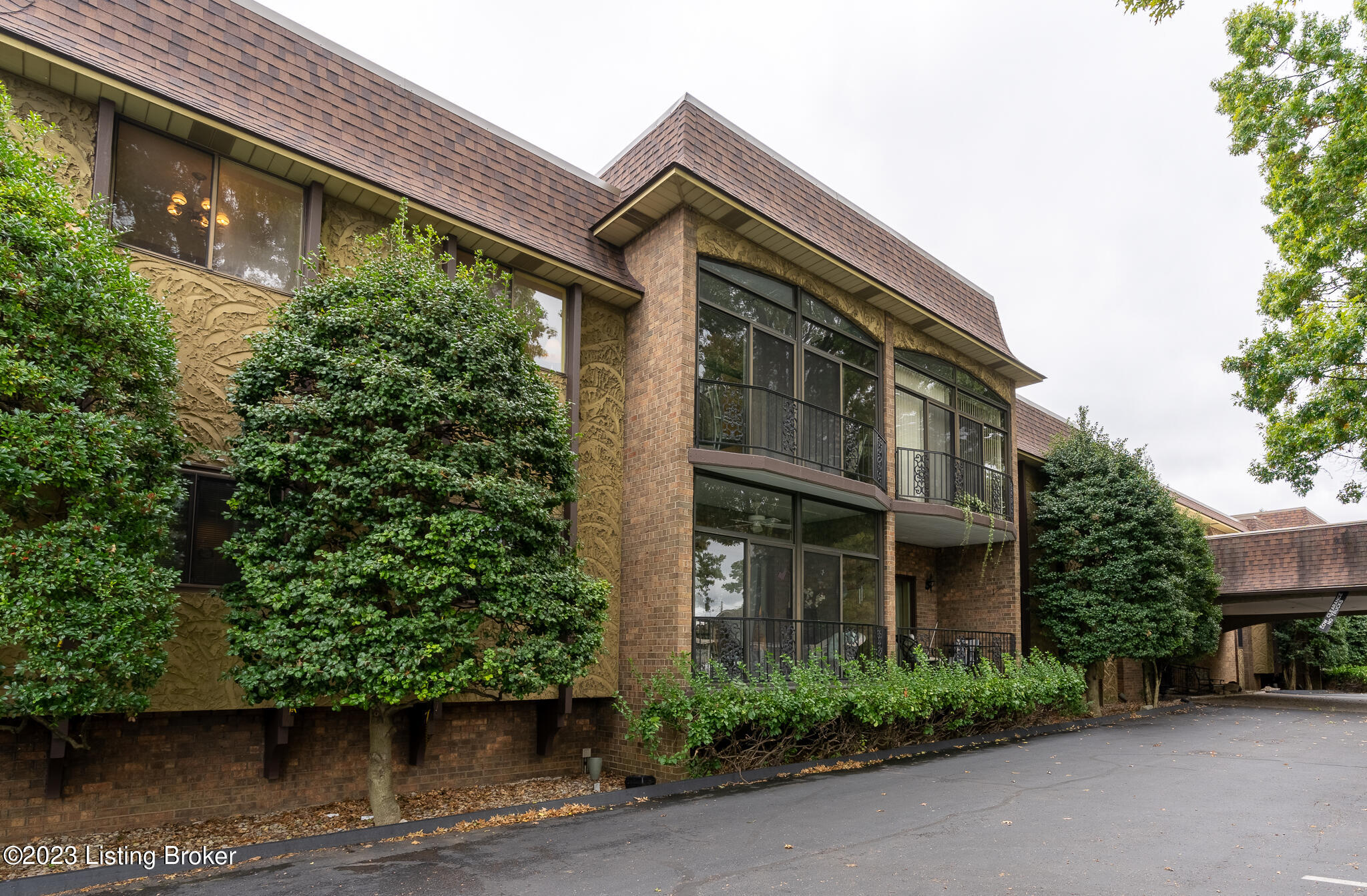 1600 Gardiner Ln, 208