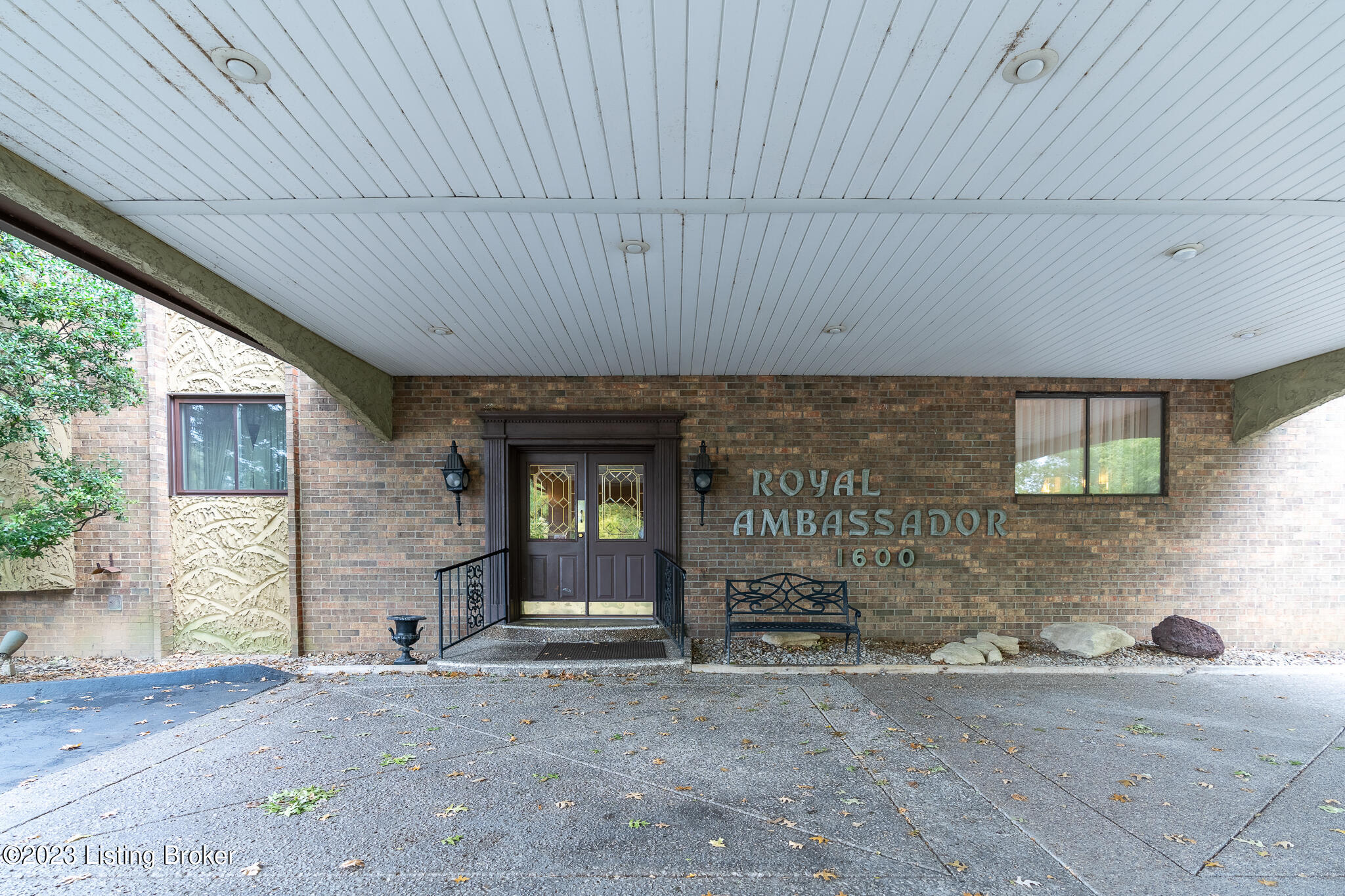 1600 Gardiner Ln, 208