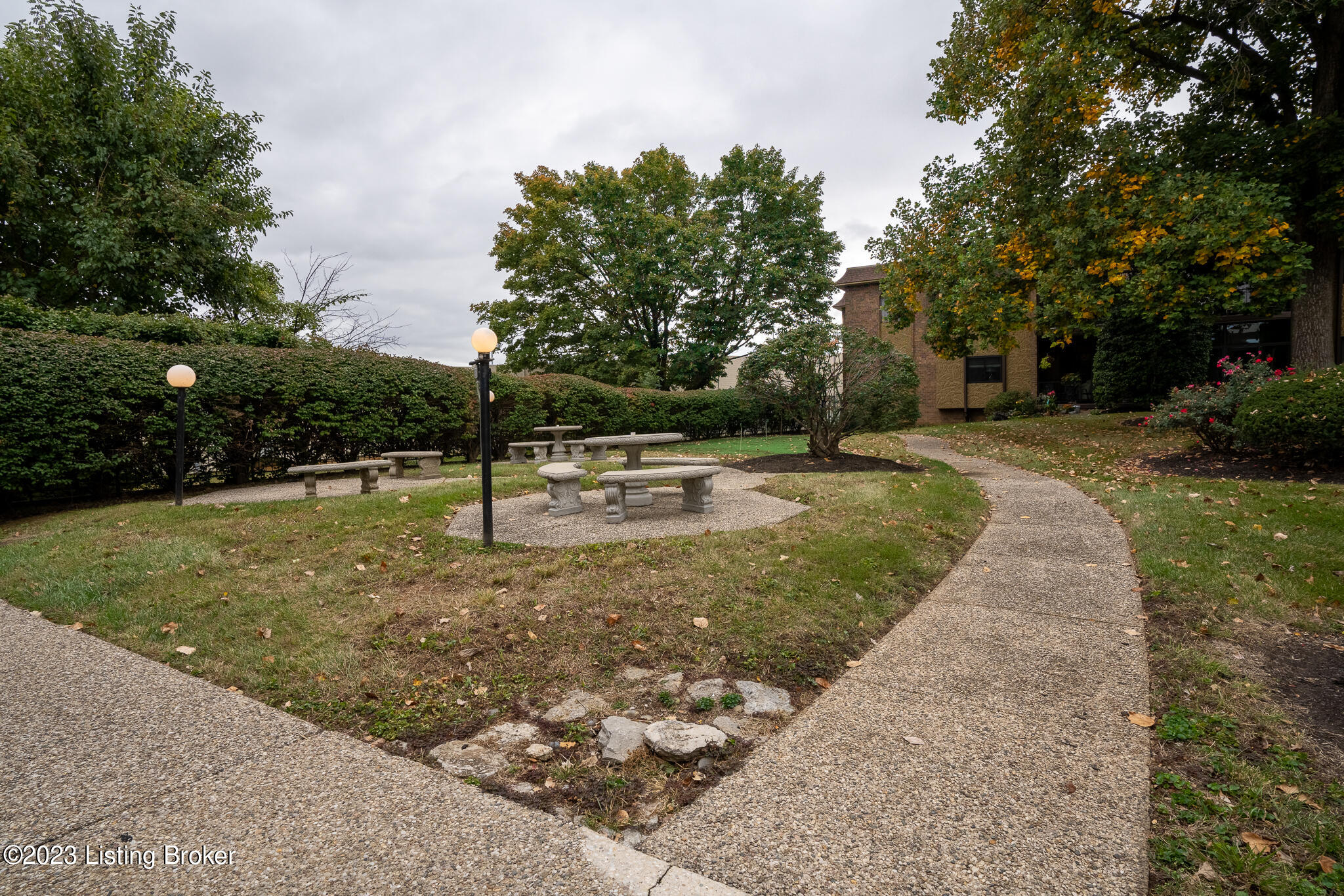 1600 Gardiner Ln, 208