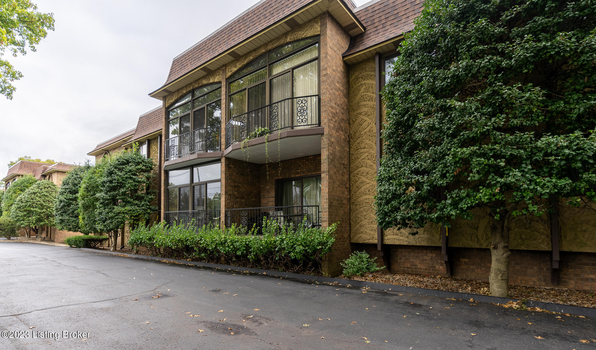 1600 Gardiner Ln, 208