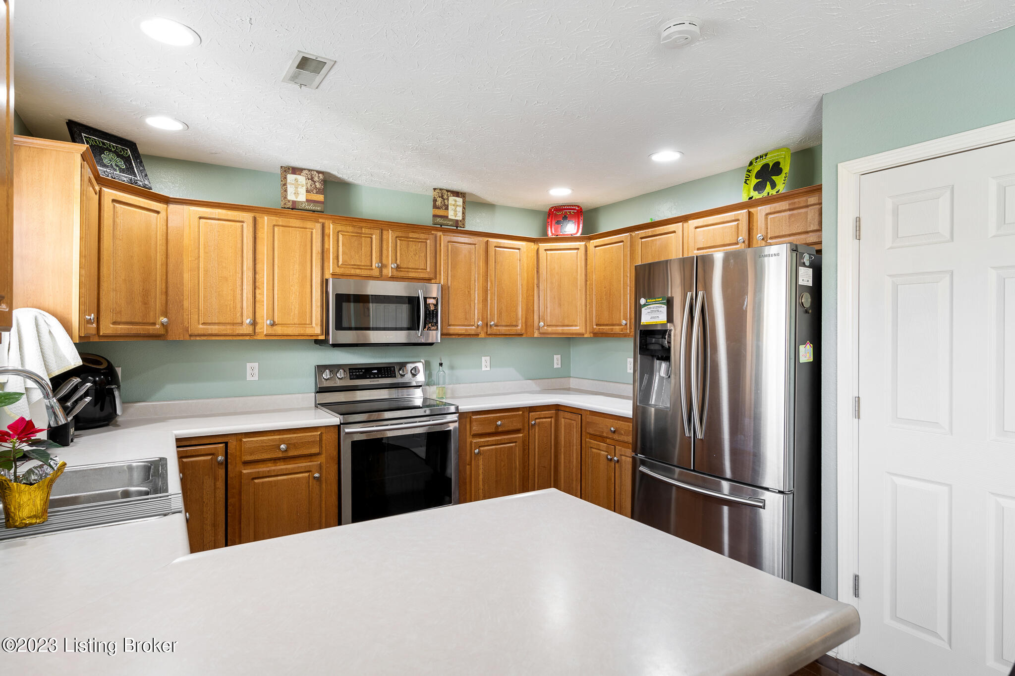 2031 Hearthside Cir