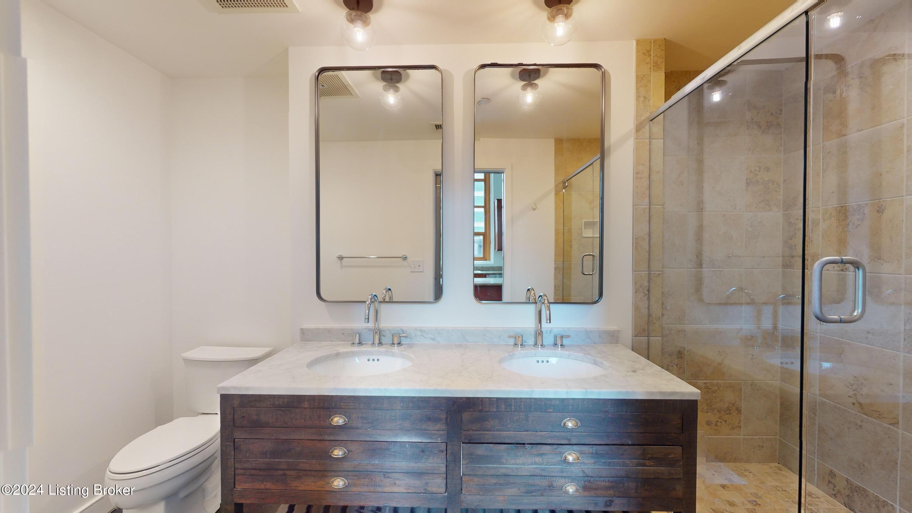 309 E Market St, 404