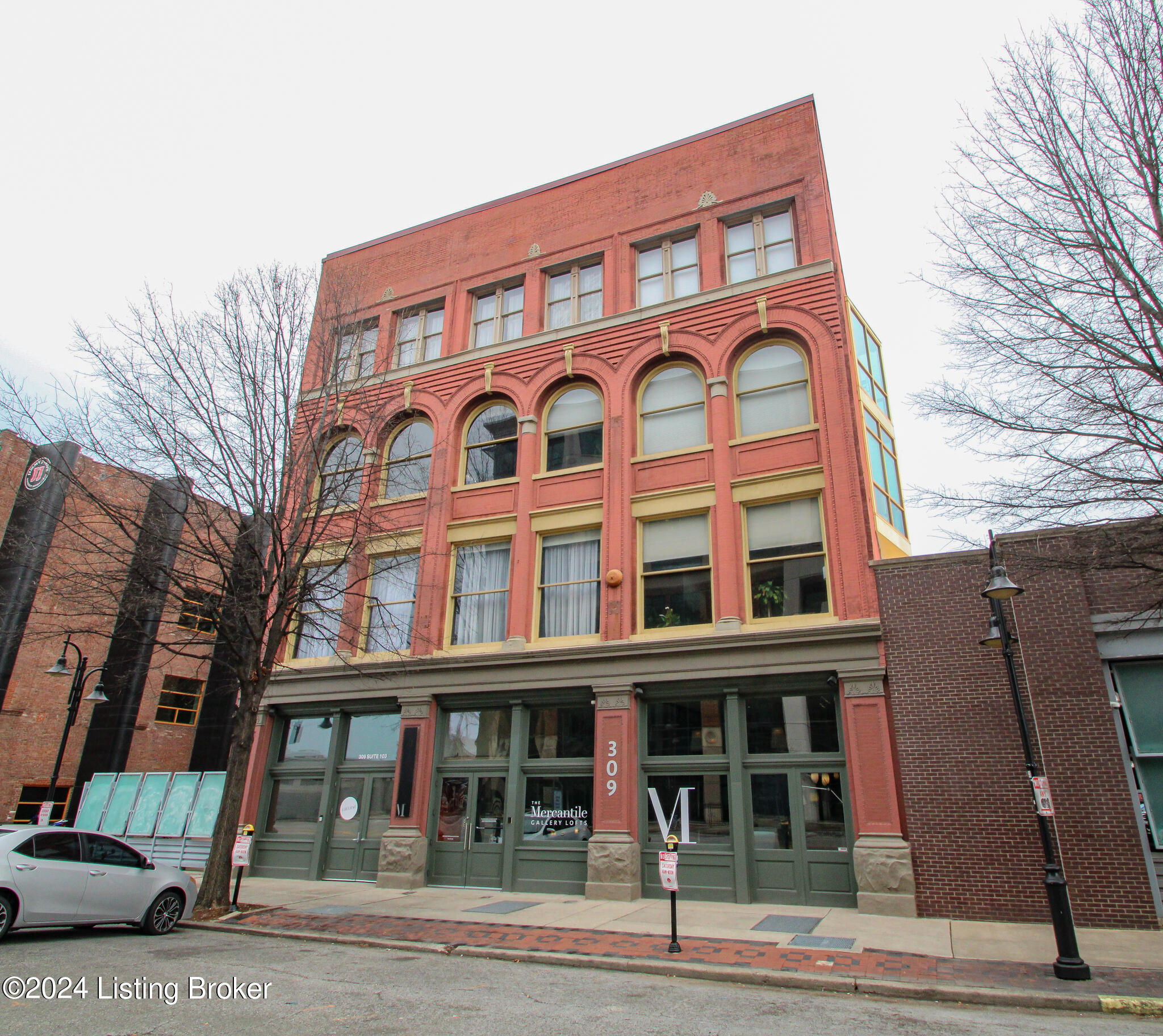 309 E Market St, 404