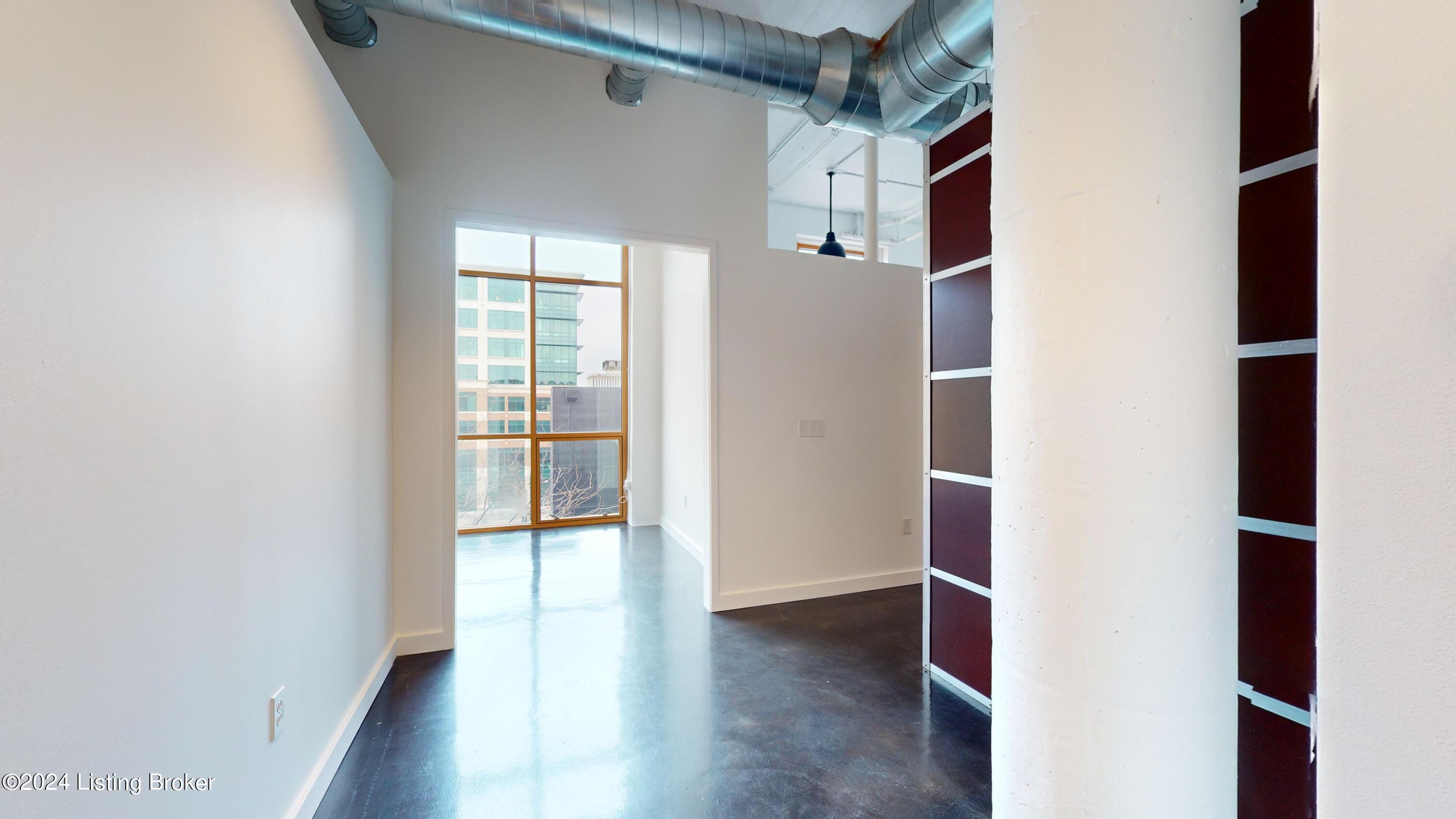 309 E Market St, 404